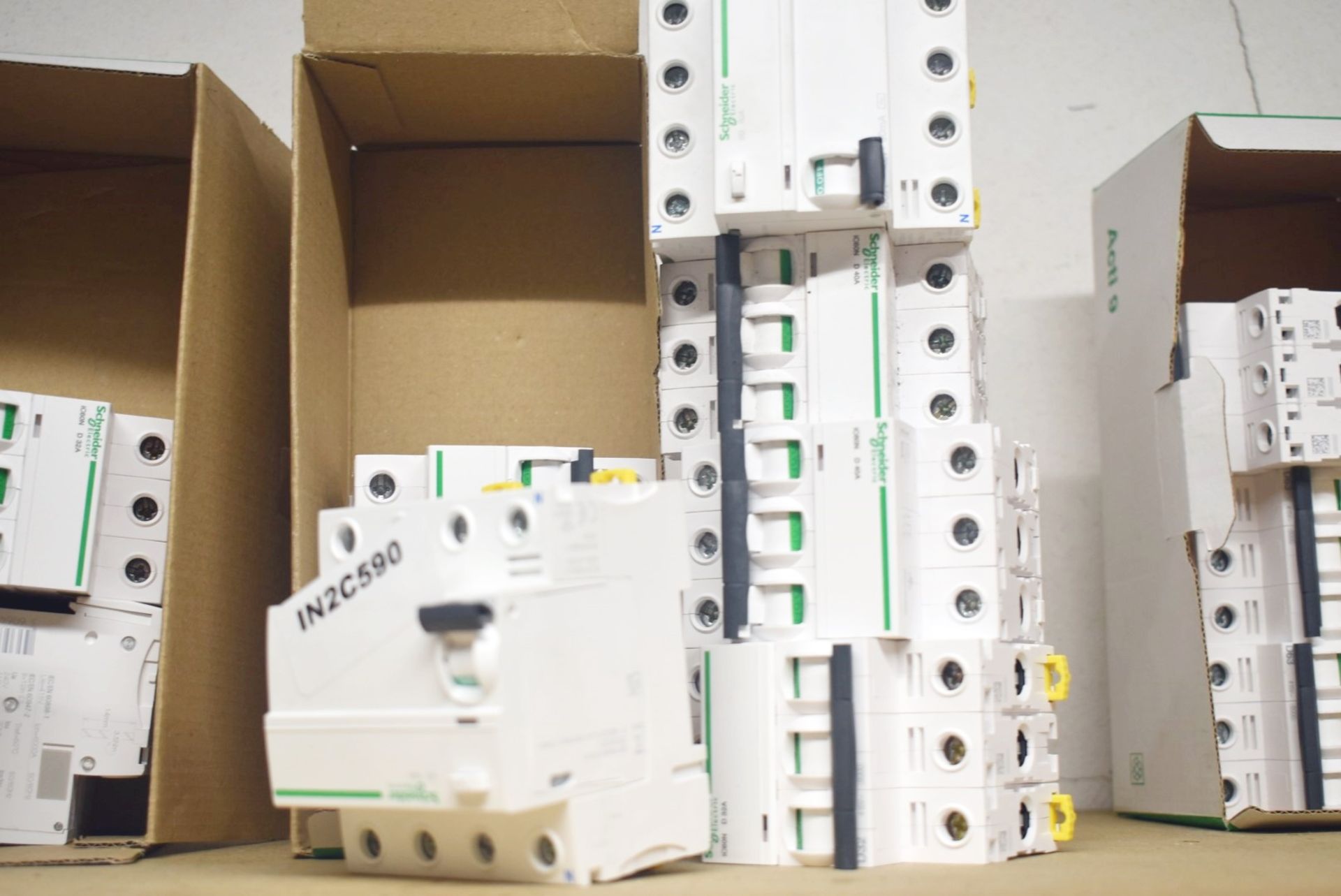 Approx 130 x Schneider Electric MCB Breakers - Various Types Included - iC60N, iC60H, C60N and More - Image 12 of 15