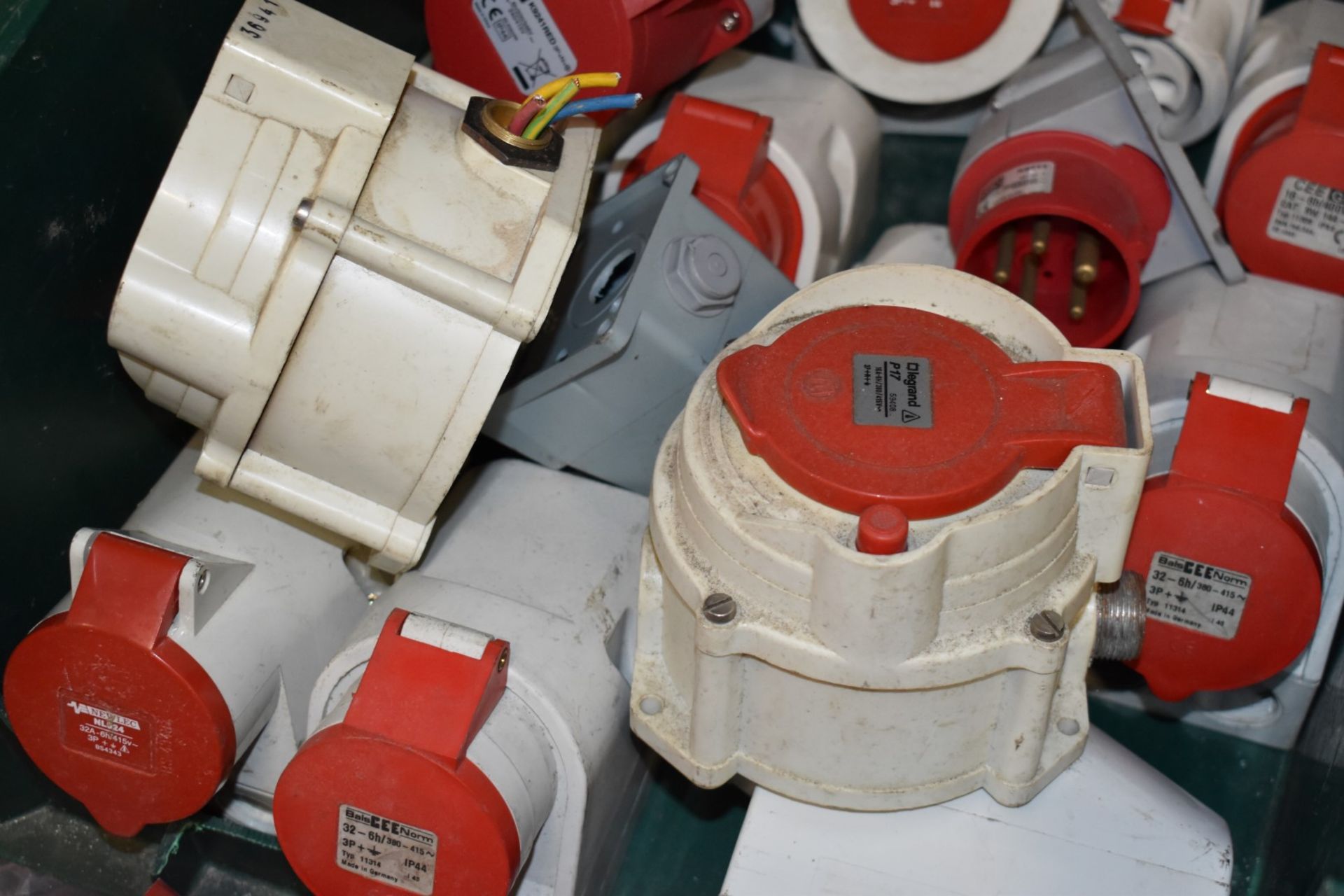 4 x Linbins With Contents - Includes Large Quantity of Industrial 3 Phase Plugs / Sockets - Image 15 of 17