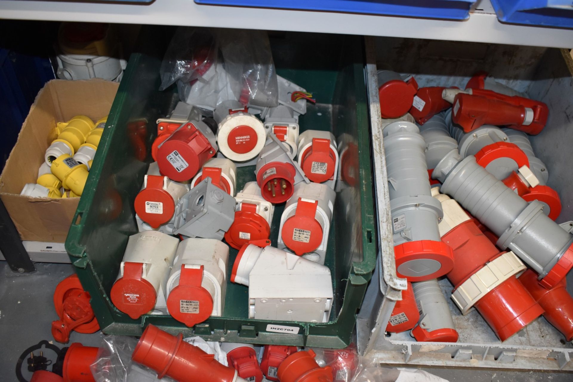4 x Linbins With Contents - Includes Large Quantity of Industrial 3 Phase Plugs / Sockets - Image 7 of 17