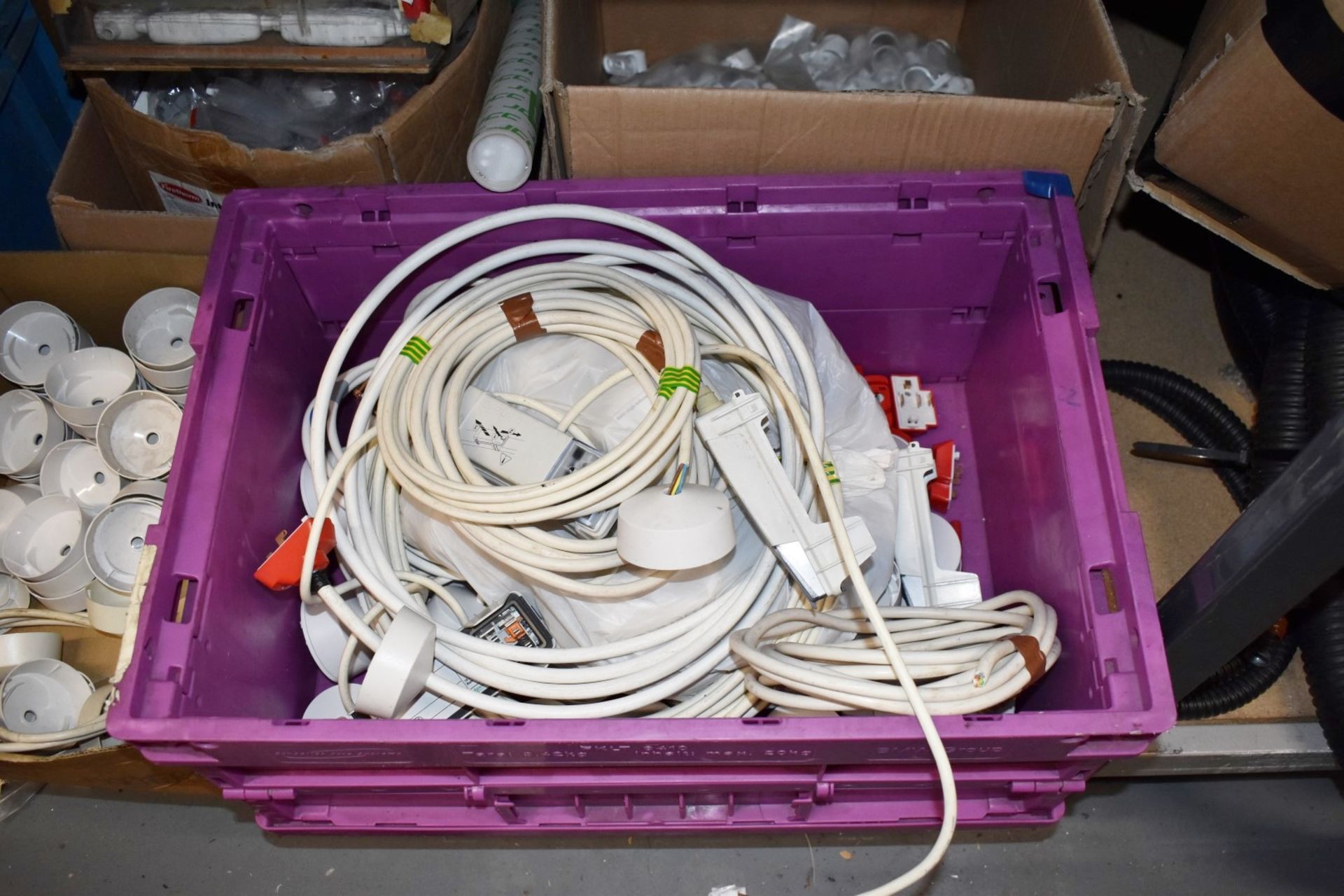 1 x Assorted Job Lot - Cable Glands, Light Suspension Kits, Saddles, Ceiling Roses, Cables, Sockets - Image 22 of 27