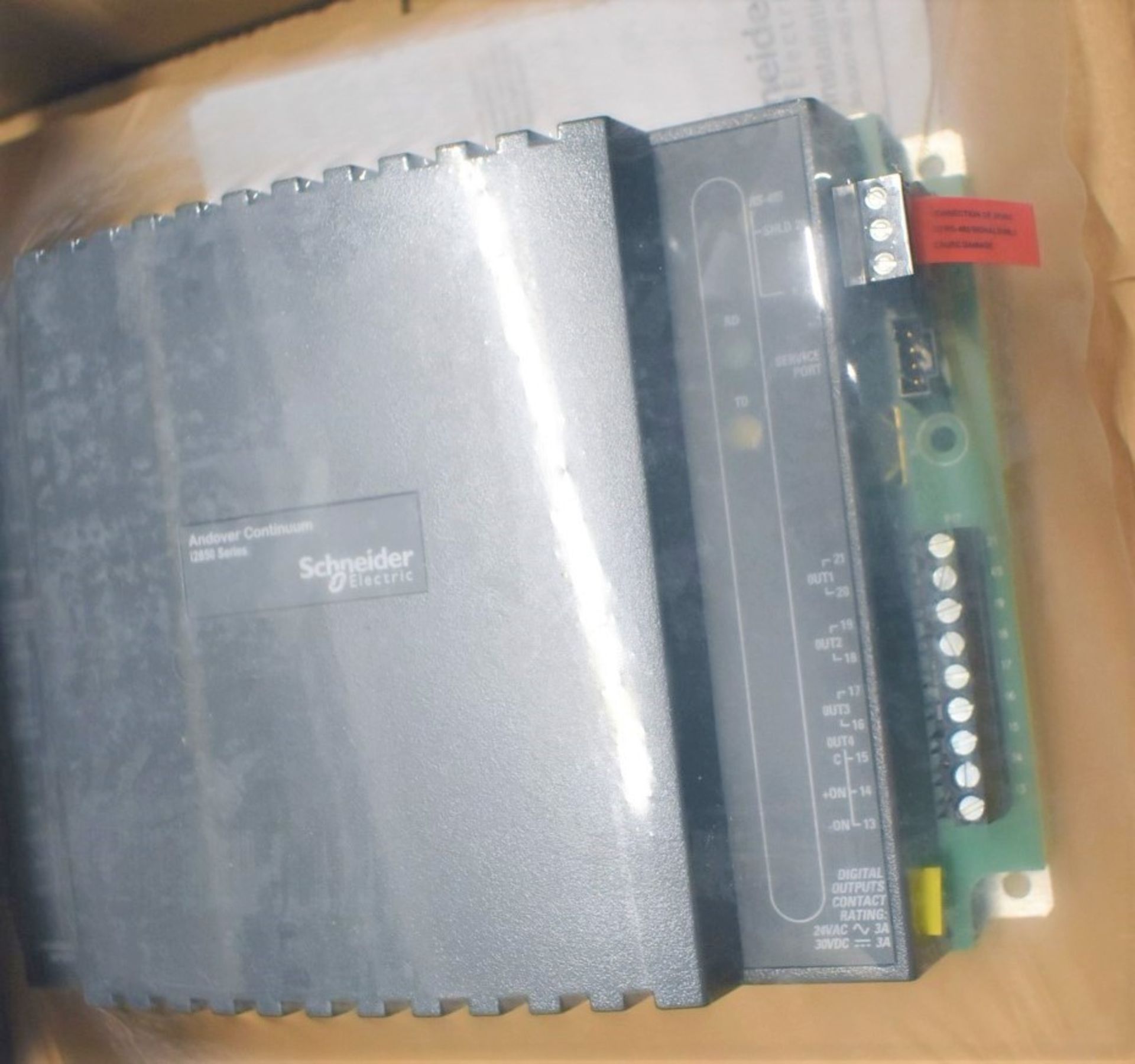 1 x Schneider Electric Andover Continuum i2851 Infinit II Controller - Unused Boxed Stock - Image 2 of 5