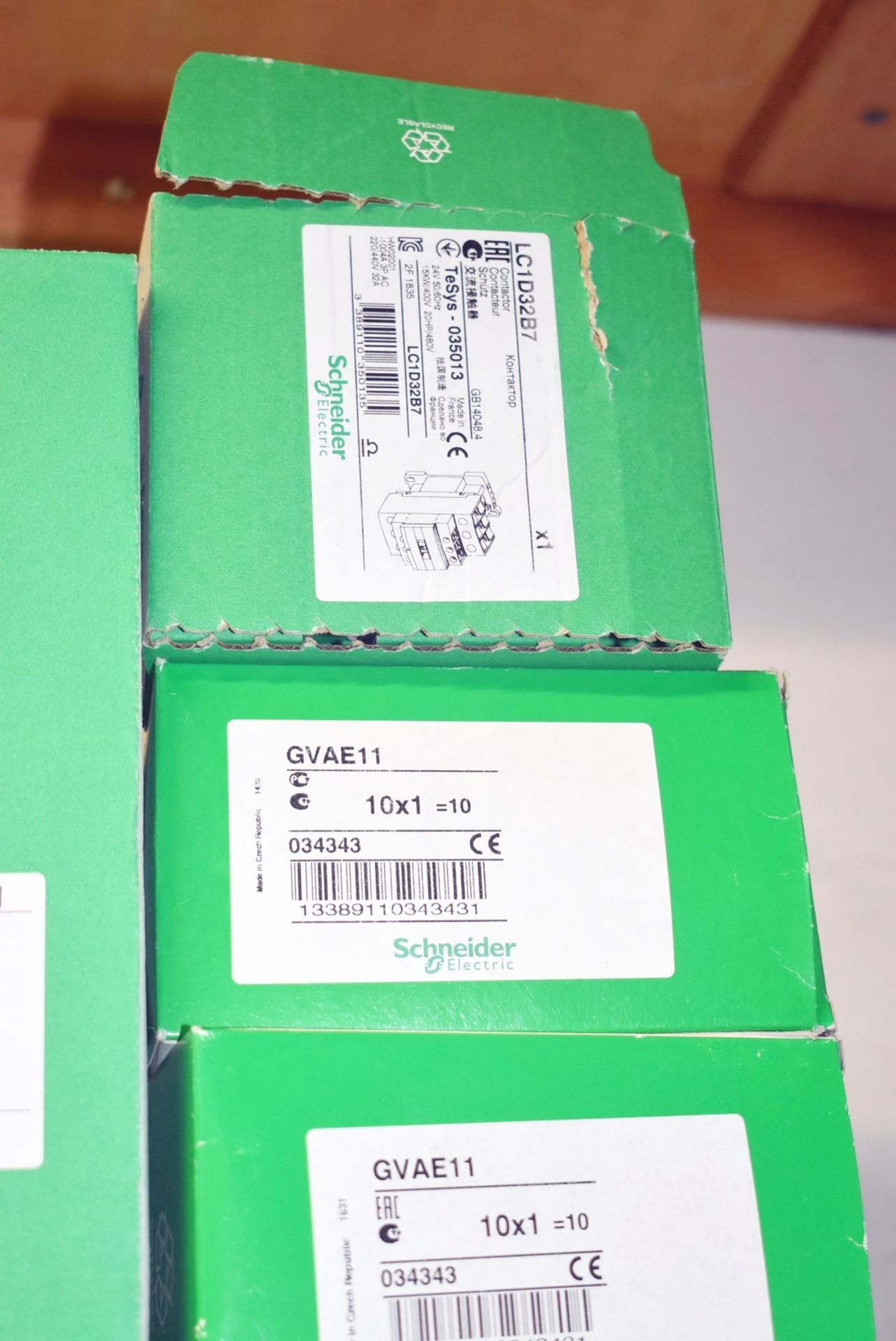 23 x Schneider Electric Products - Magnetic Coils, Aux Contacts, Neutral Blocks, Emergency Switches - Image 4 of 9