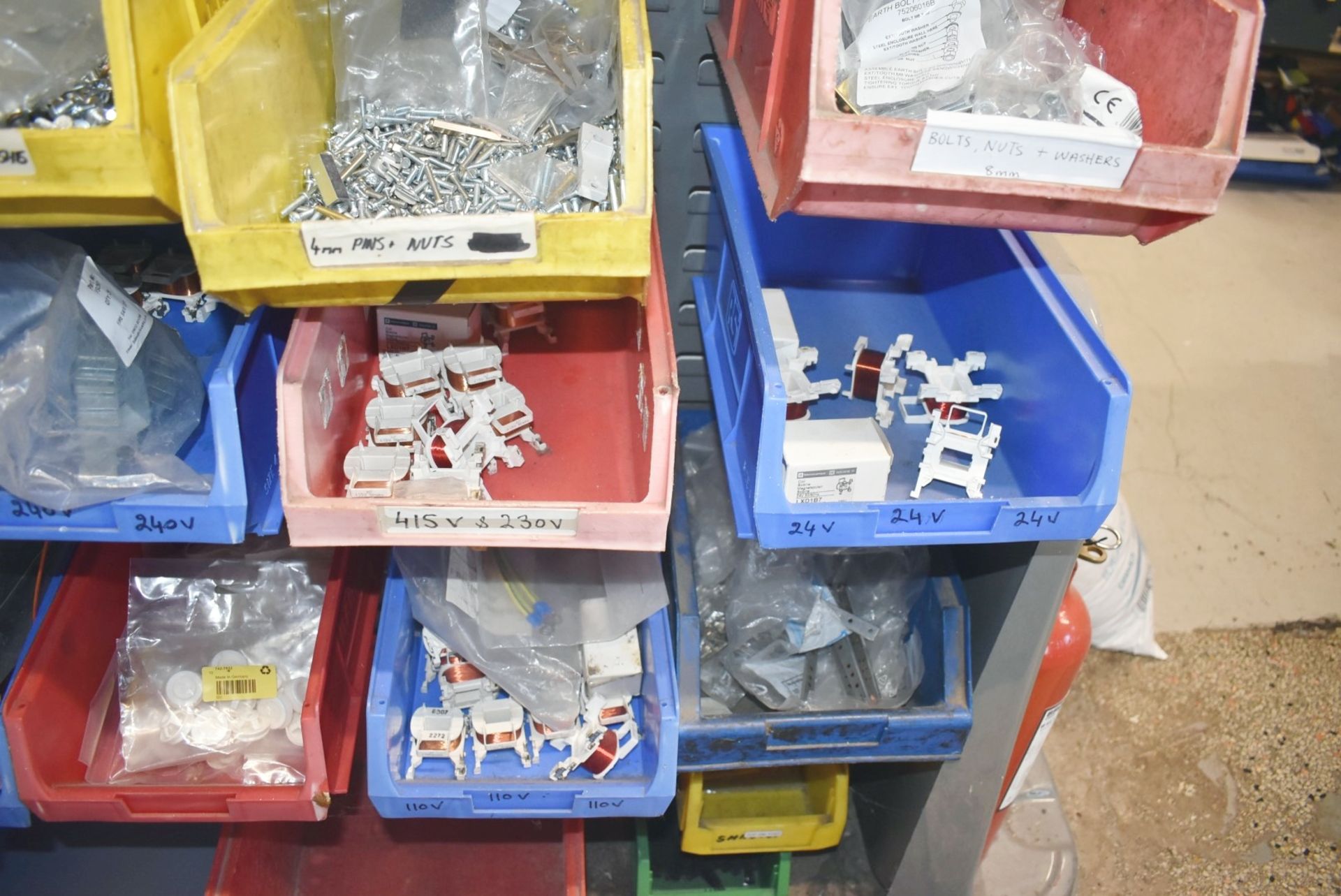 40 x Linbins With Contents - Screws, Nuts, Washes, Fixing Brackets, Strip Connects, Fuses and More - Image 22 of 24