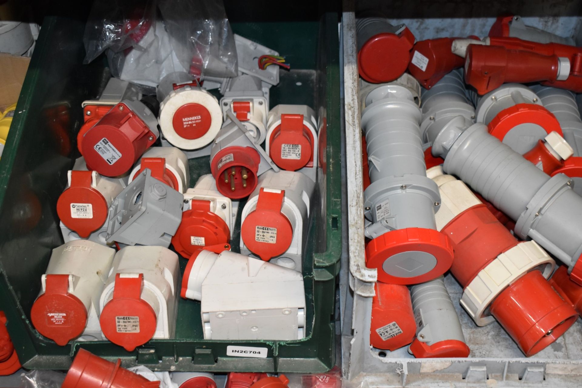 4 x Linbins With Contents - Includes Large Quantity of Industrial 3 Phase Plugs / Sockets - Image 4 of 17