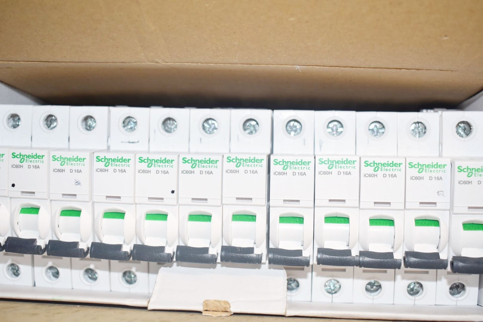 Approx 130 x Schneider Electric MCB Breakers - Various Types Included - iC60N, iC60H, C60N and More - Image 15 of 15