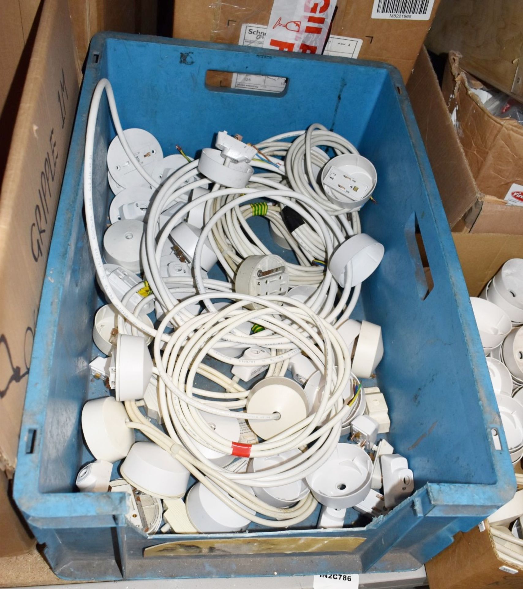 1 x Assorted Job Lot - Cable Glands, Light Suspension Kits, Saddles, Ceiling Roses, Cables, Sockets - Image 20 of 27