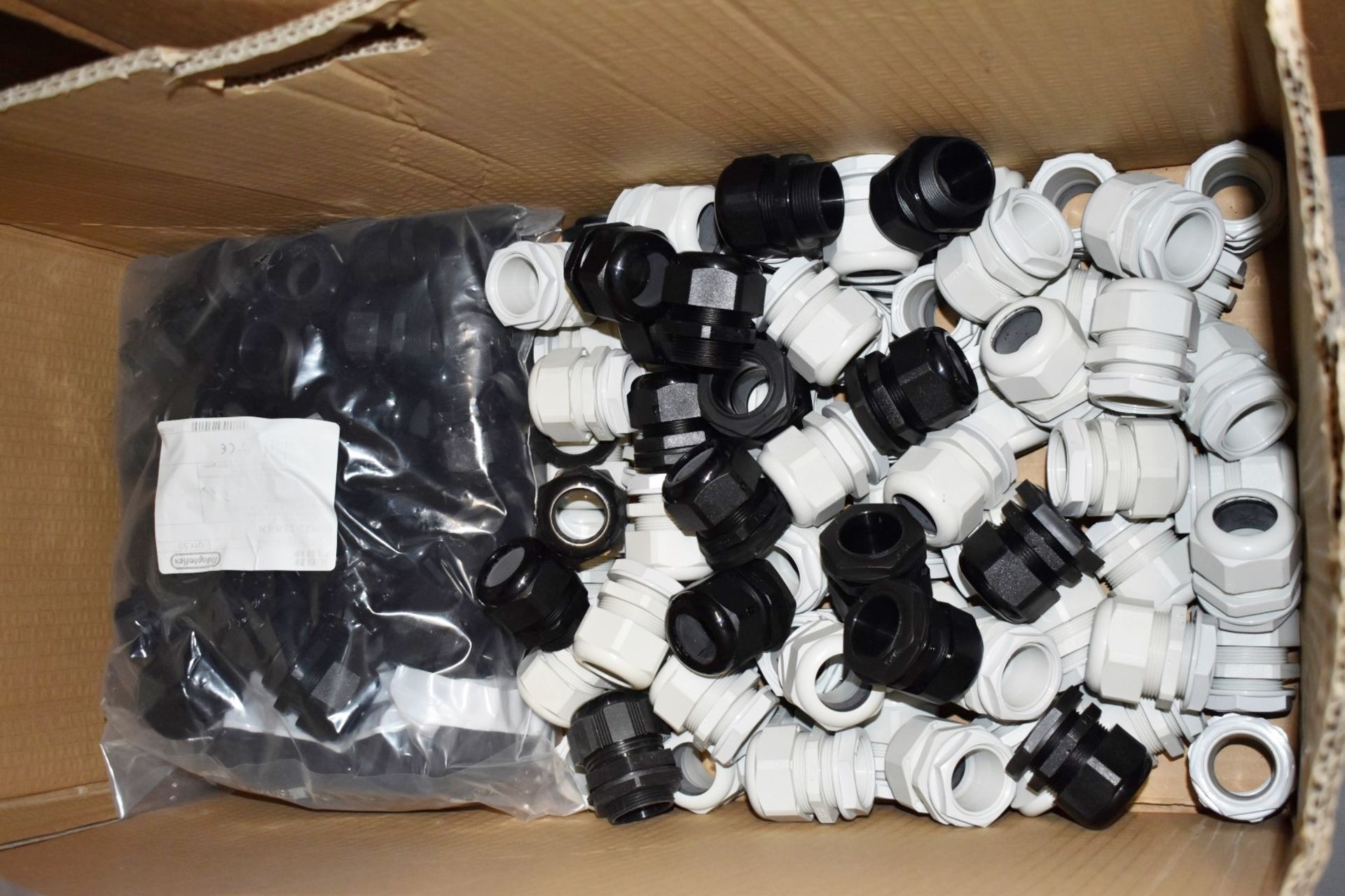 1 x Assorted Job Lot - Cable Glands, Light Suspension Kits, Saddles, Ceiling Roses, Cables, Sockets - Image 9 of 27