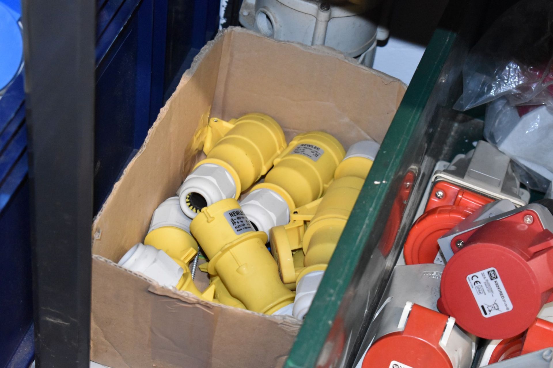 4 x Linbins With Contents - Includes Large Quantity of Industrial 3 Phase Plugs / Sockets - Image 6 of 17