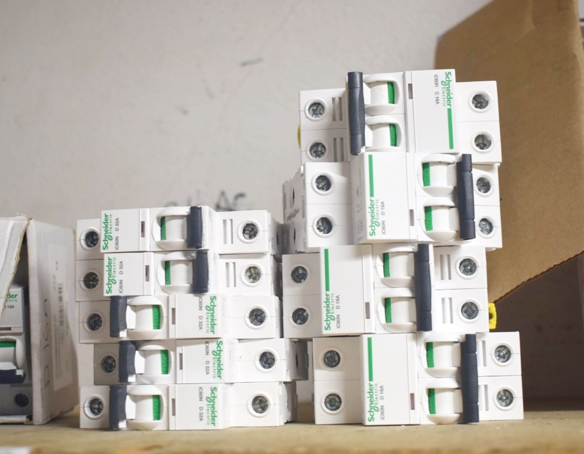 Approx 130 x Schneider Electric MCB Breakers - Various Types Included - iC60N, iC60H, C60N and More - Image 3 of 15