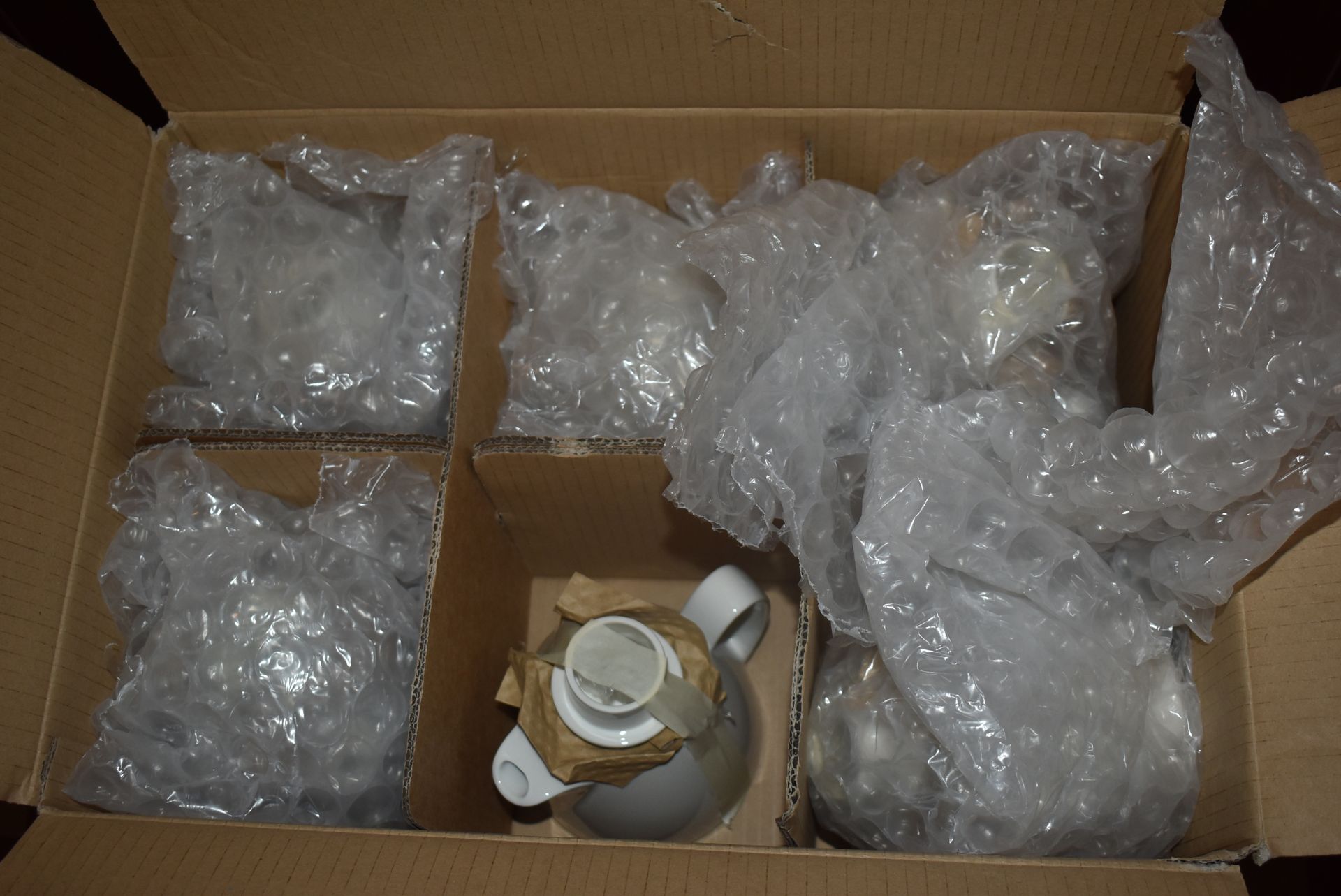 24 x Performance Beverage Pots 120z - New and Boxed With Lids - Image 7 of 8
