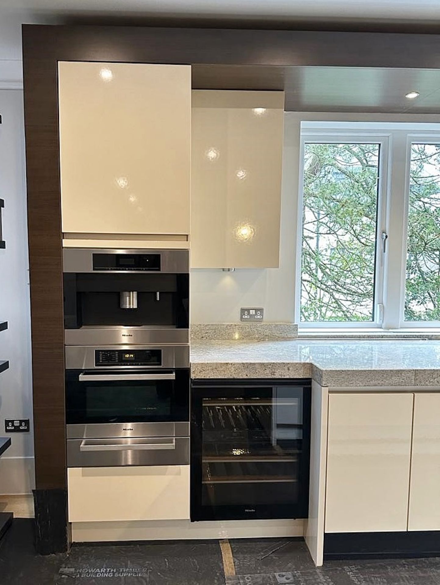 1 x Stunning SIEMATIC Luxury Fitted Handleless Kitchen In Cream, With Marble - Image 11 of 41