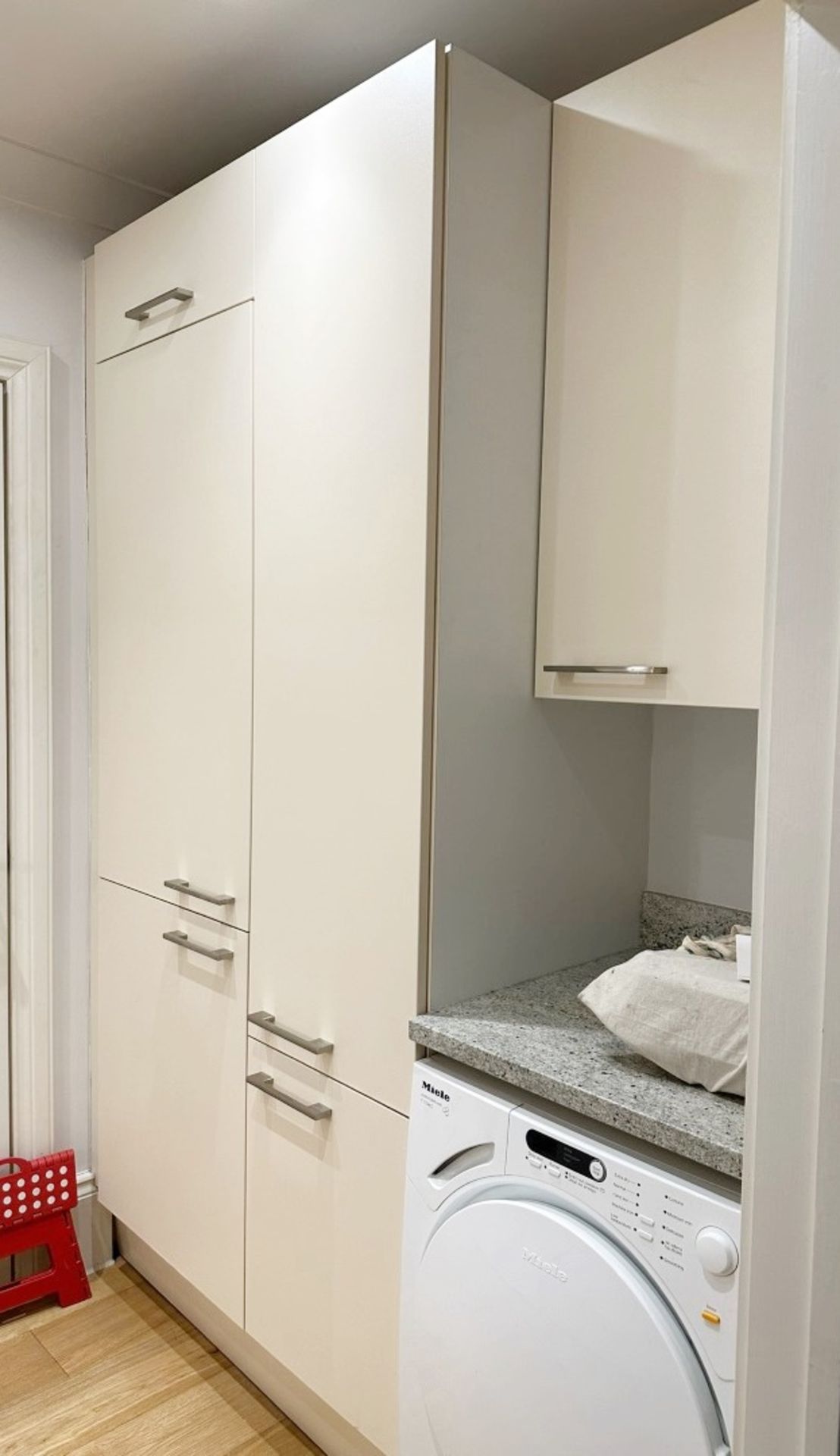 1 x Stunning SIEMATIC Luxury Fitted Handleless Kitchen In Cream, With Marble - Image 39 of 41