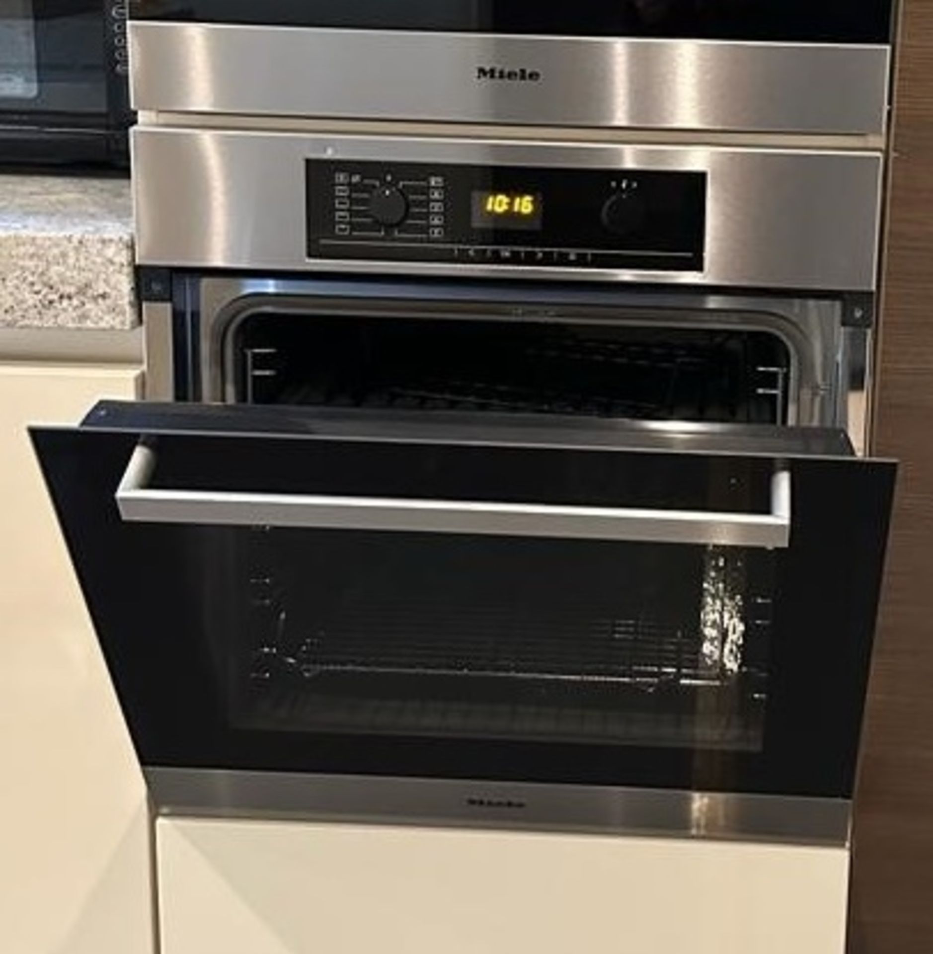 1 x Stunning SIEMATIC Luxury Fitted Handleless Kitchen In Cream, With Marble - Image 18 of 41