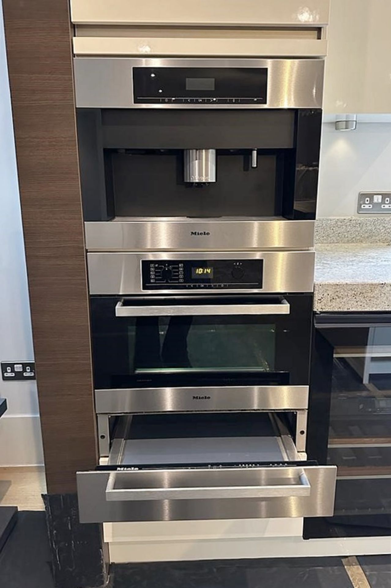 1 x Stunning SIEMATIC Luxury Fitted Handleless Kitchen In Cream, With Marble - Image 4 of 41