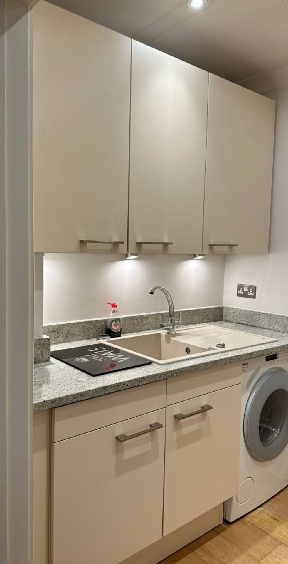 1 x Stunning SIEMATIC Luxury Fitted Handleless Kitchen In Cream, With Marble - Image 40 of 41