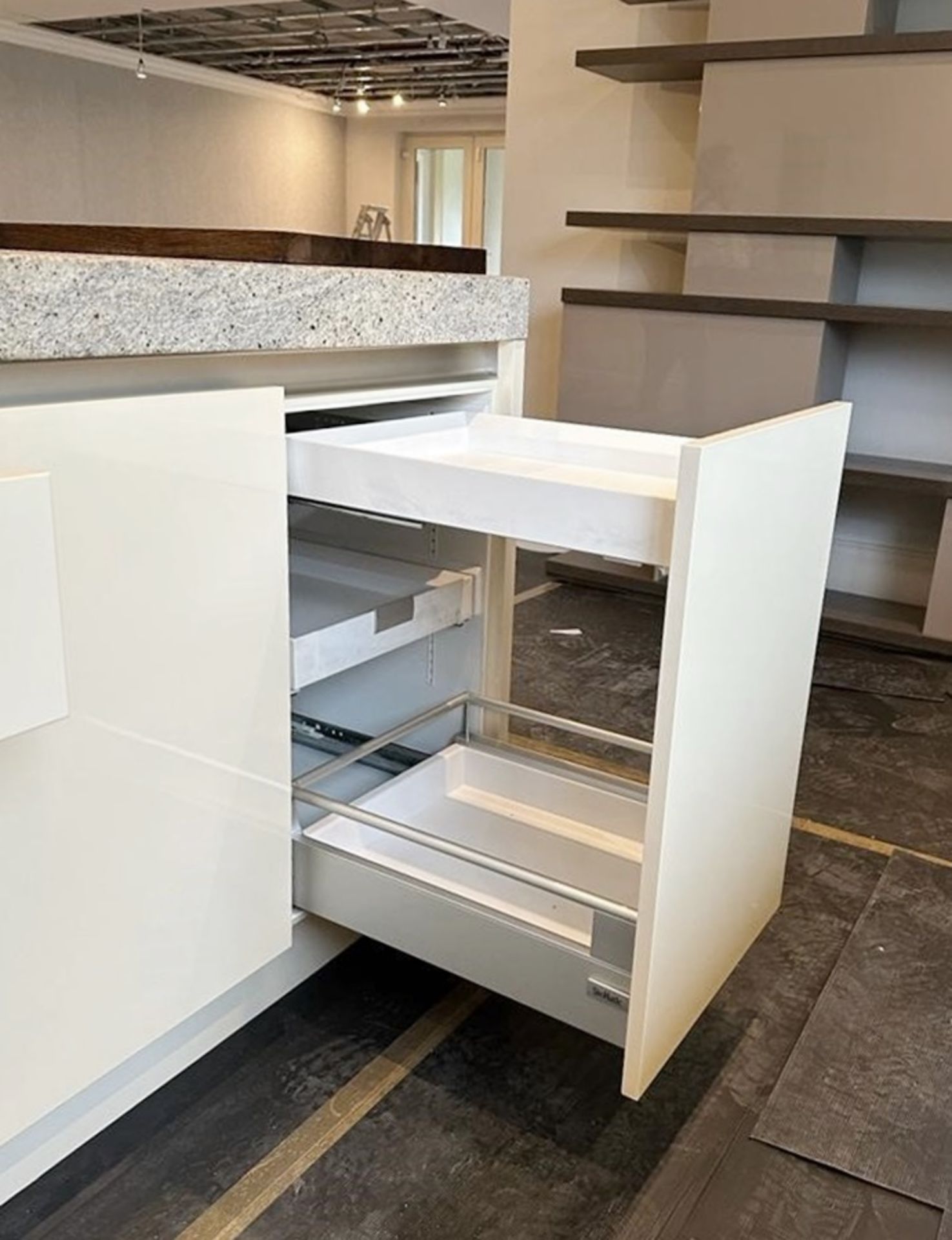 1 x Stunning SIEMATIC Luxury Fitted Handleless Kitchen In Cream, With Marble - Image 23 of 41