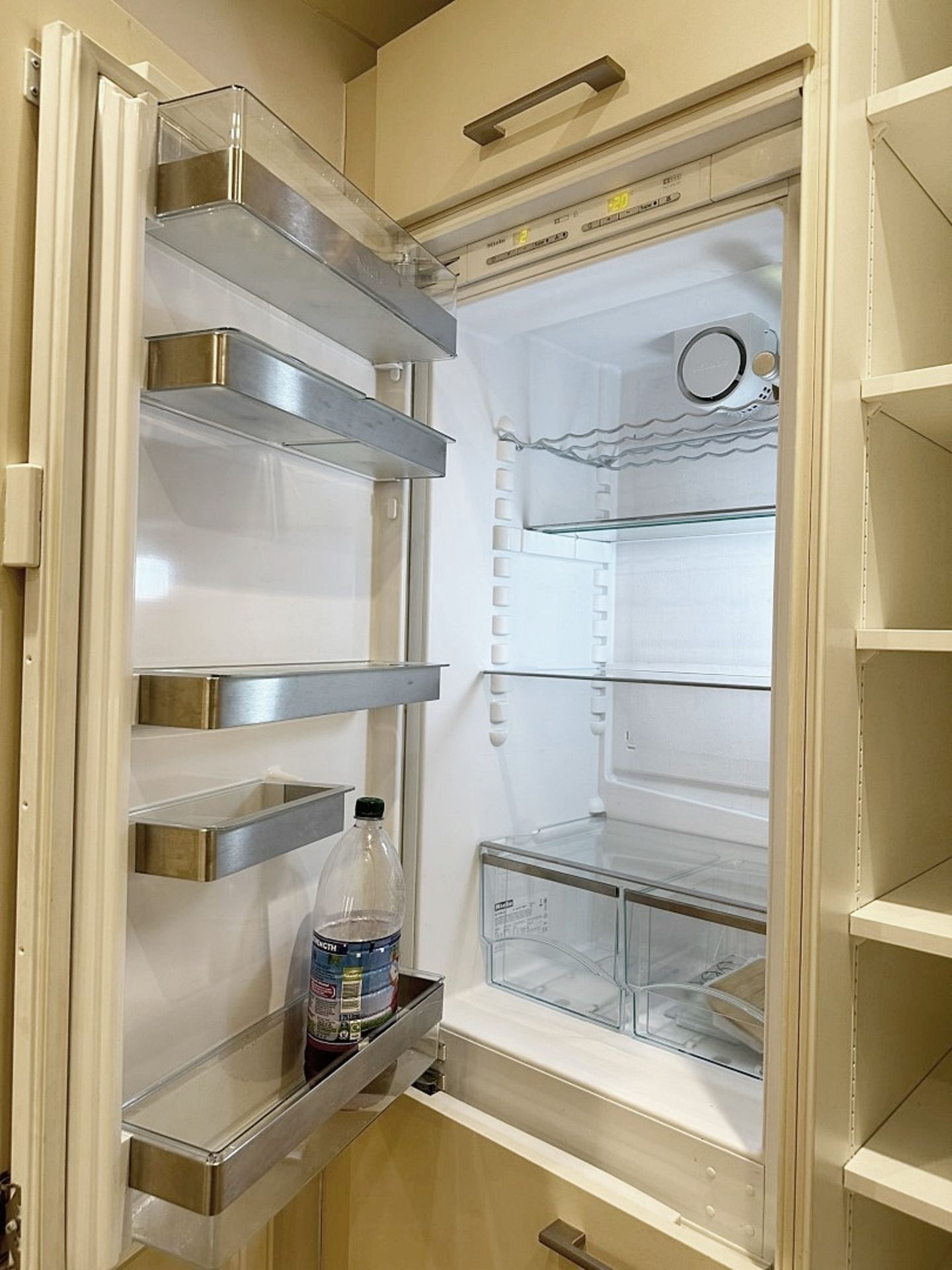 1 x Stunning SIEMATIC Luxury Fitted Handleless Kitchen In Cream, With Marble - Image 34 of 41