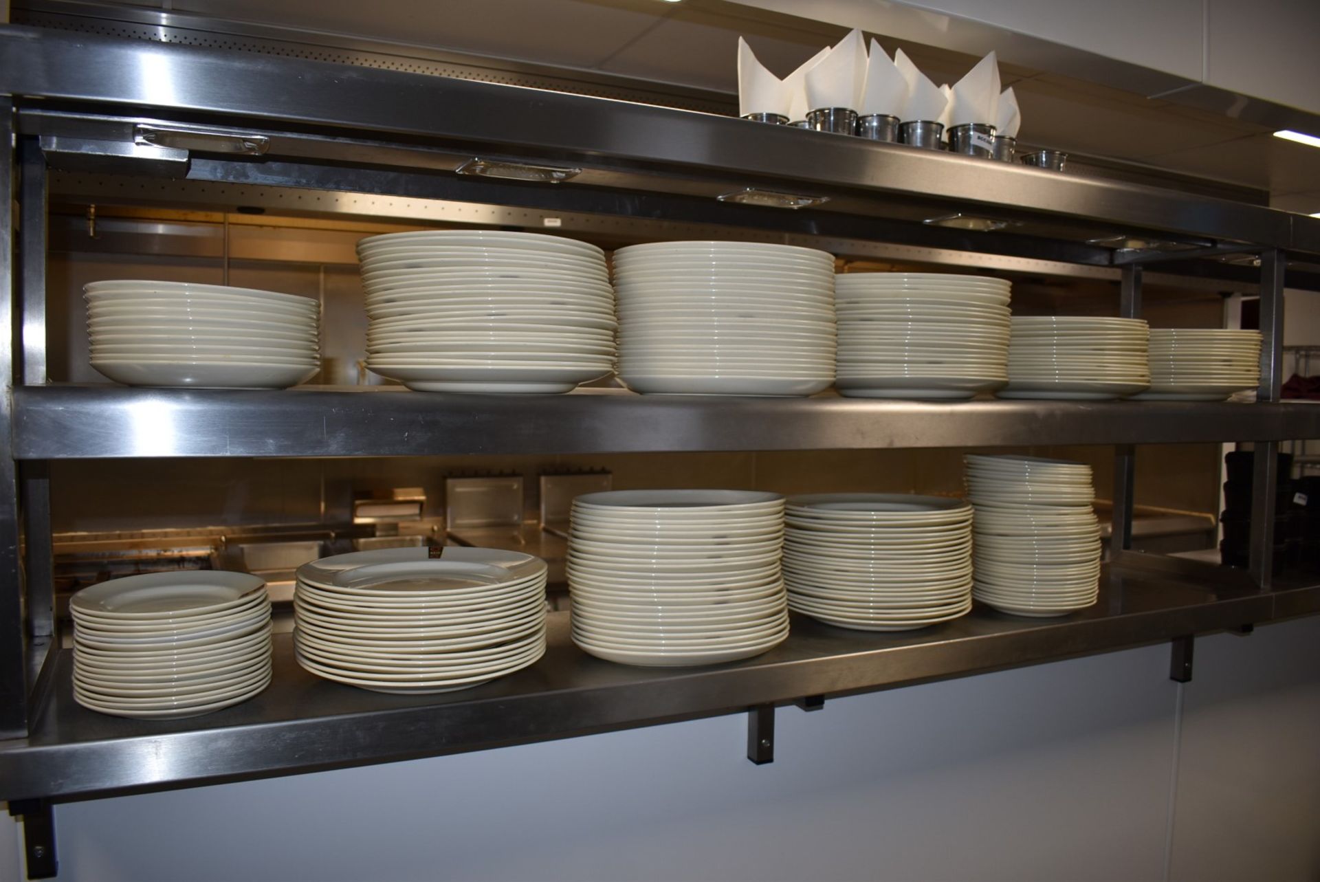 Approx 210 x Ceramic Dinner Plates - Various Sizes - From a Popular American Diner - Image 5 of 8