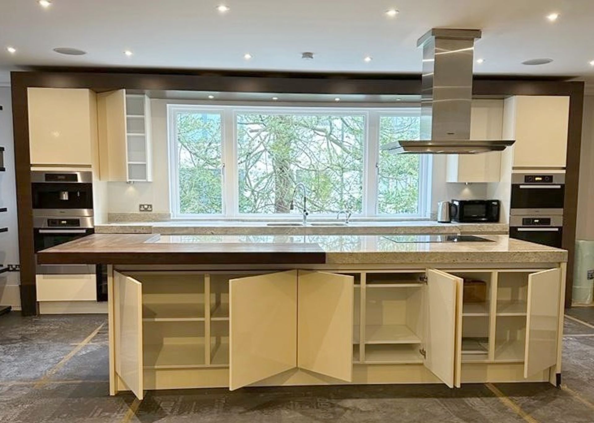 1 x Stunning SIEMATIC Luxury Fitted Handleless Kitchen In Cream, With Marble - Image 21 of 41