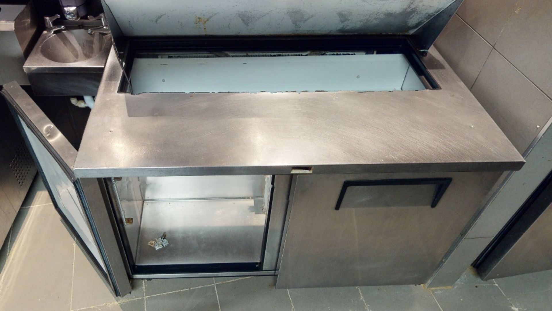 1 x Commercial Refrigerated Counter In Stainless Steel - Ref: GEN764 WH2 - CL811 BEL - Location: