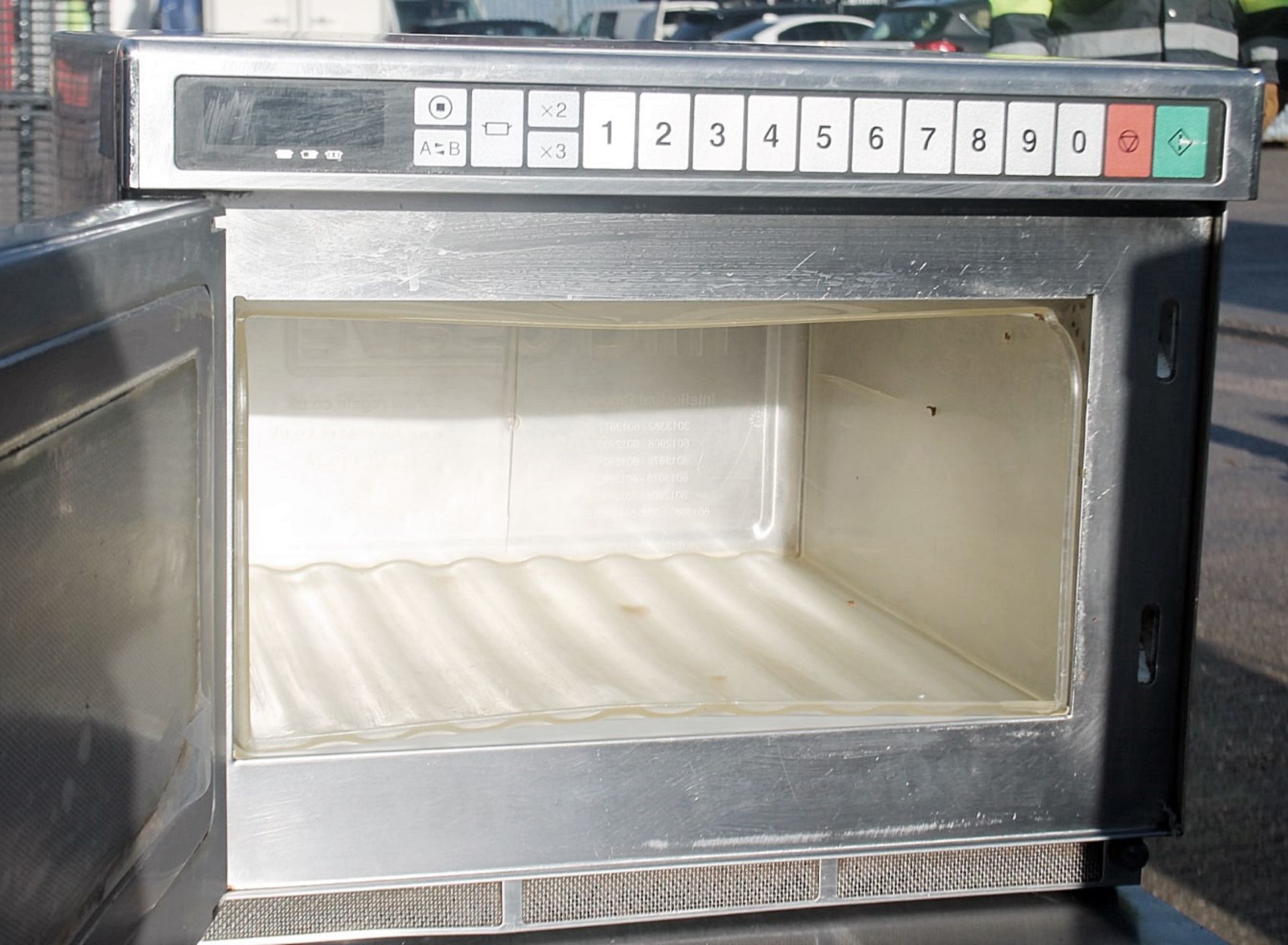 1 x PANASONIC Commercial Microwave Oven Featuring A Stainless Steel Exterior And 'Microsave' - Image 2 of 4