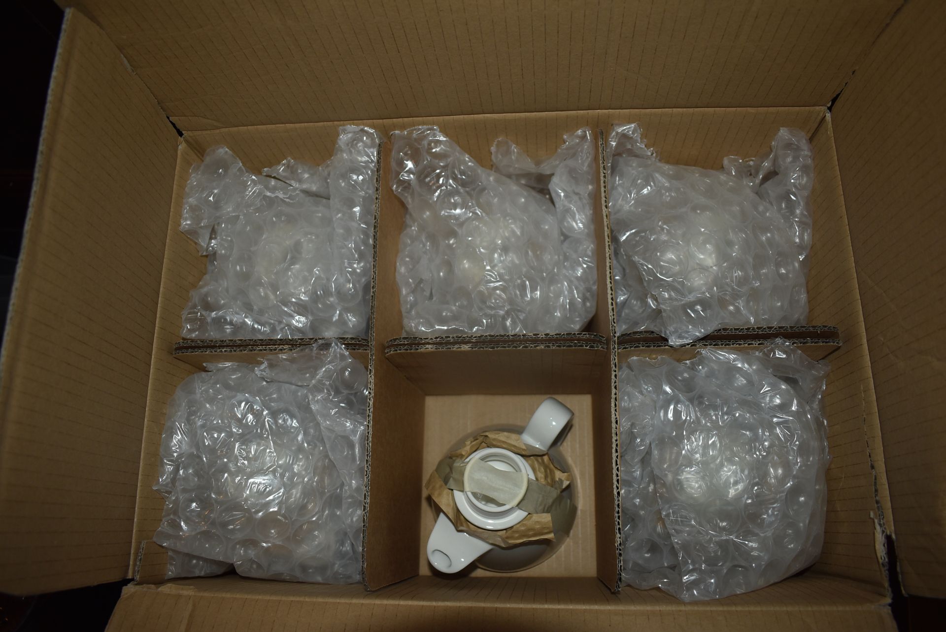 24 x Performance Beverage Pots 120z - New and Boxed With Lids - Image 2 of 8