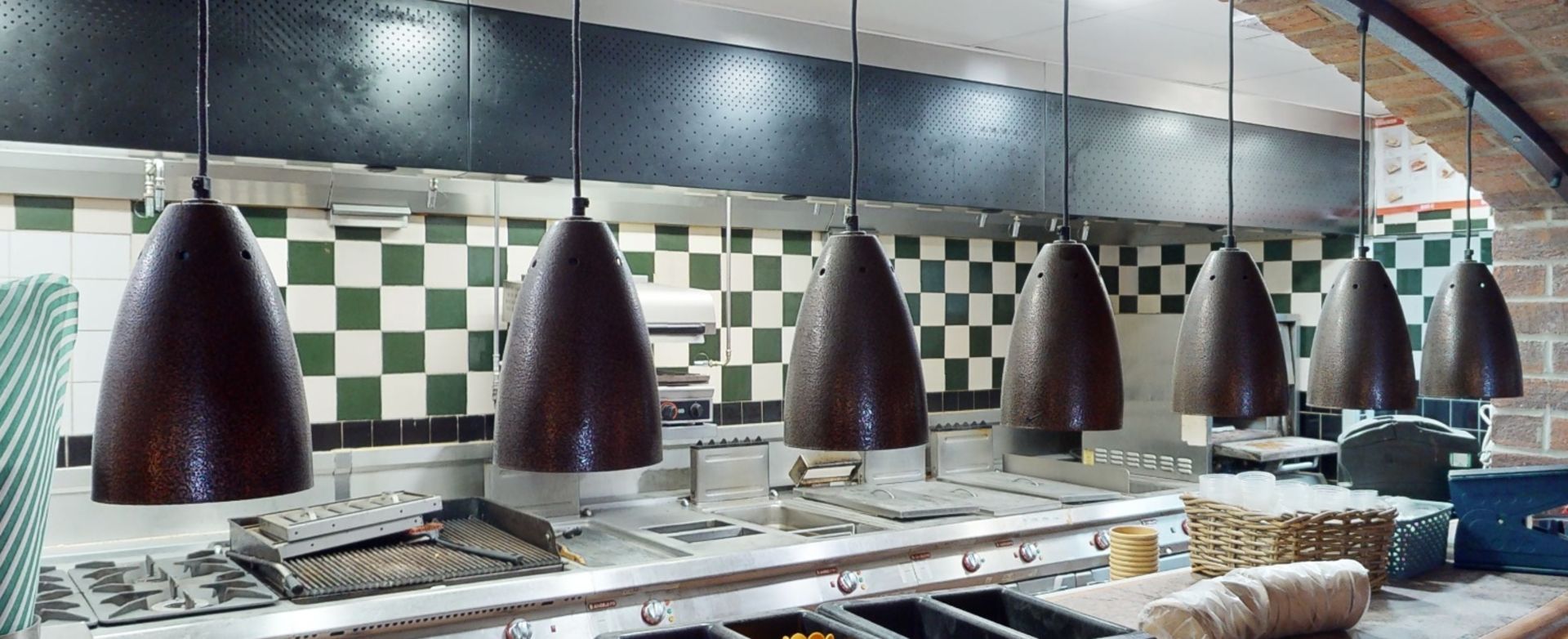 7 x Restaurant Food Warming Heat Lamps On A Curved Mounting Bracket, For Passthrough Server - Image 2 of 3