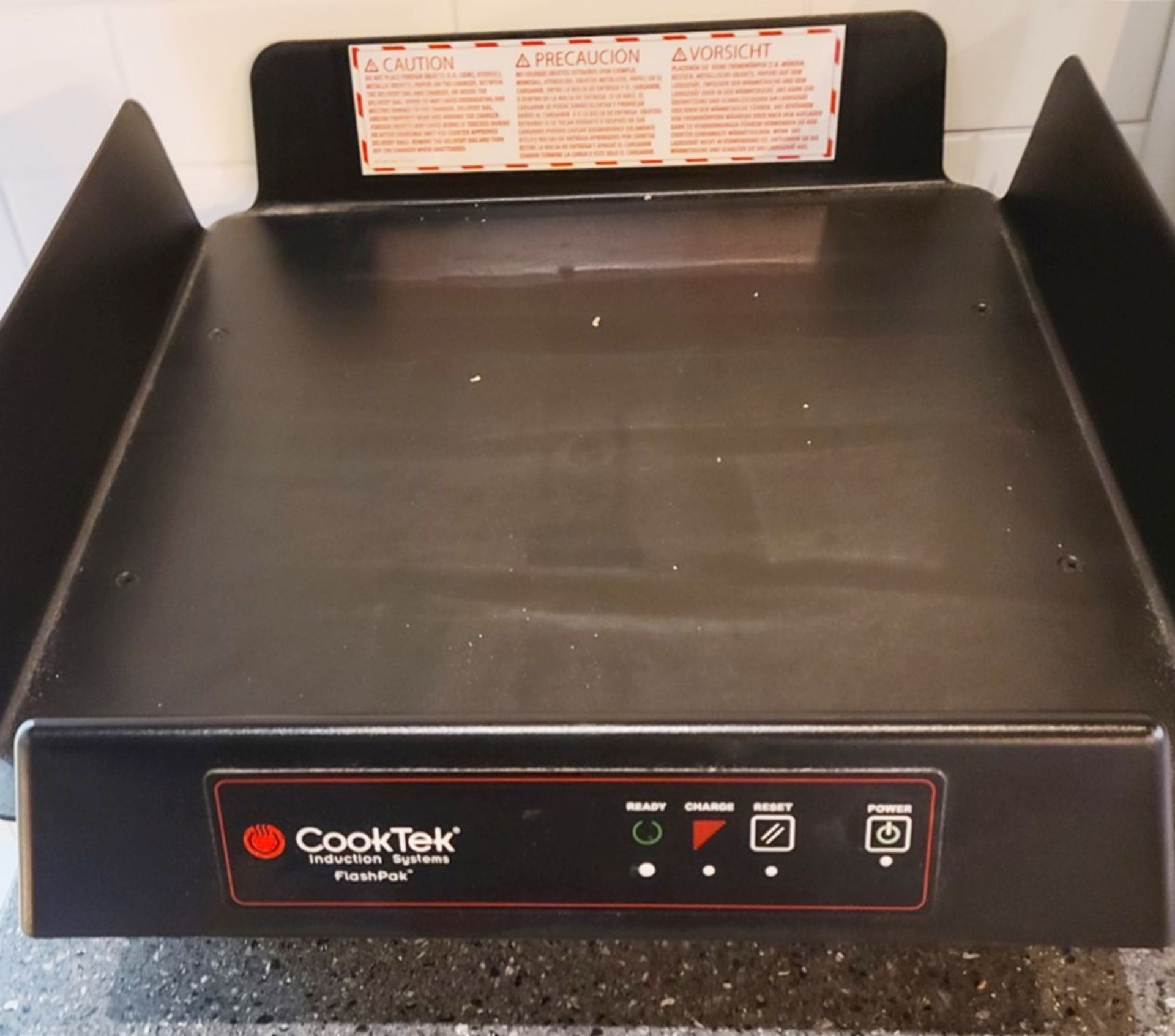 1 x COOKTEK PTDS - 18" Lightweight Pizza Thermal Delivery Charger With One Bag - Image 2 of 6