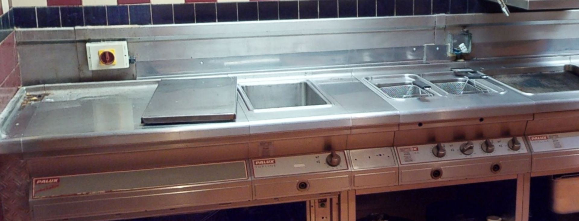 1 x PALUX TOPLINE Cooking Station - Approx 8m Length - Includes 13 units - Gas and Electric Powered - Image 9 of 14