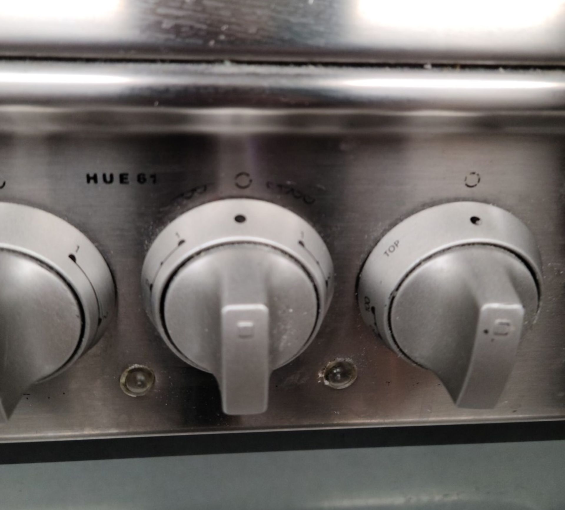 1 x HOTPOINT HUI611X Electric Cooker In Stainless Steel With Electric Fan & Conventional Oven - Image 3 of 9