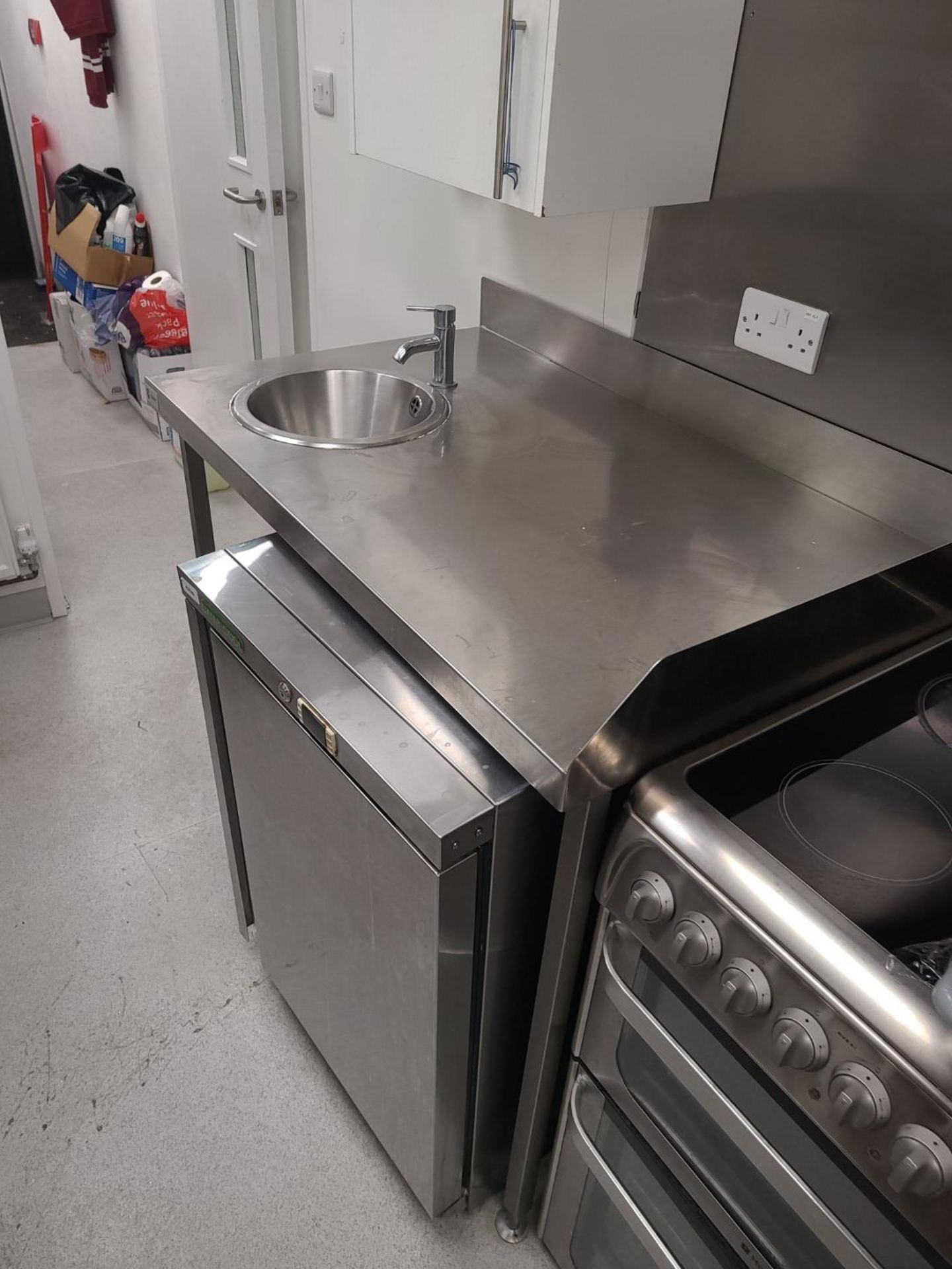1 X PARRY Free Standing Stainless Steel Prep Table With Sink, Fixtures And Adjustable Feet - Image 5 of 6