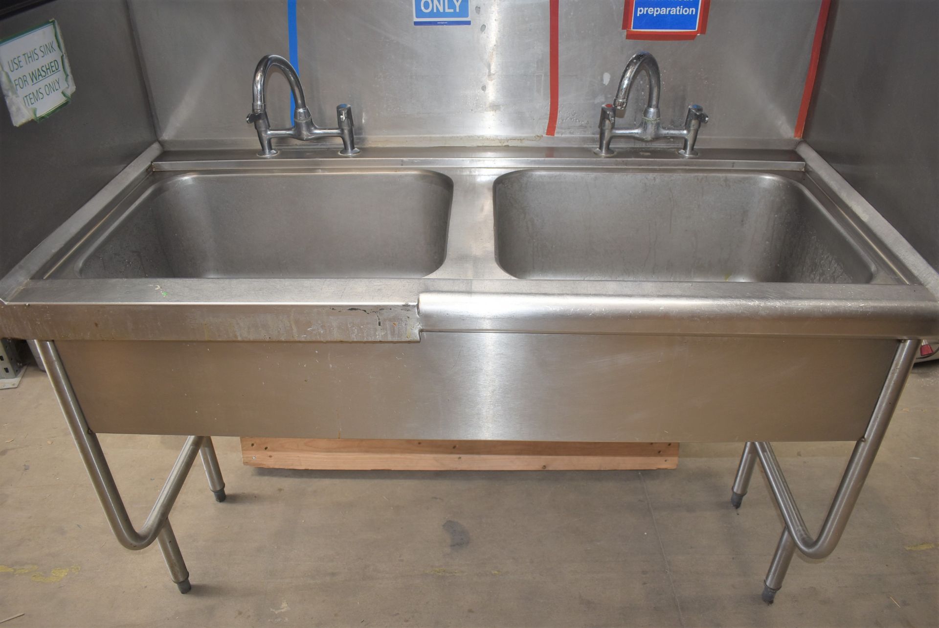1 x Stainless Steel Twin Sink Wash Unit With Mixer Taps and Splash Back Surround - Width: 125 cms - Image 3 of 11