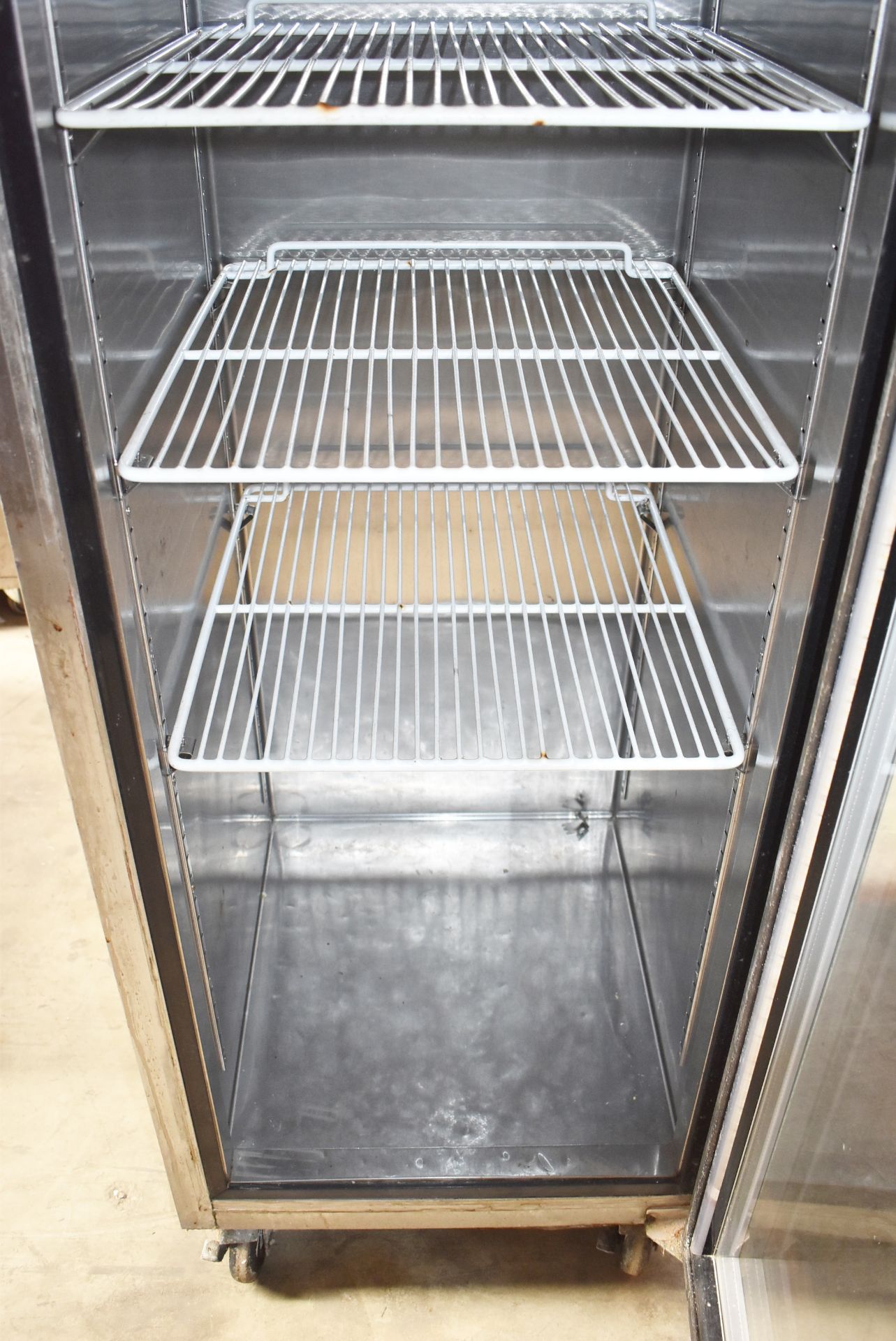 1 x Upright Drinks Fridge With Glass Door - Image 2 of 6