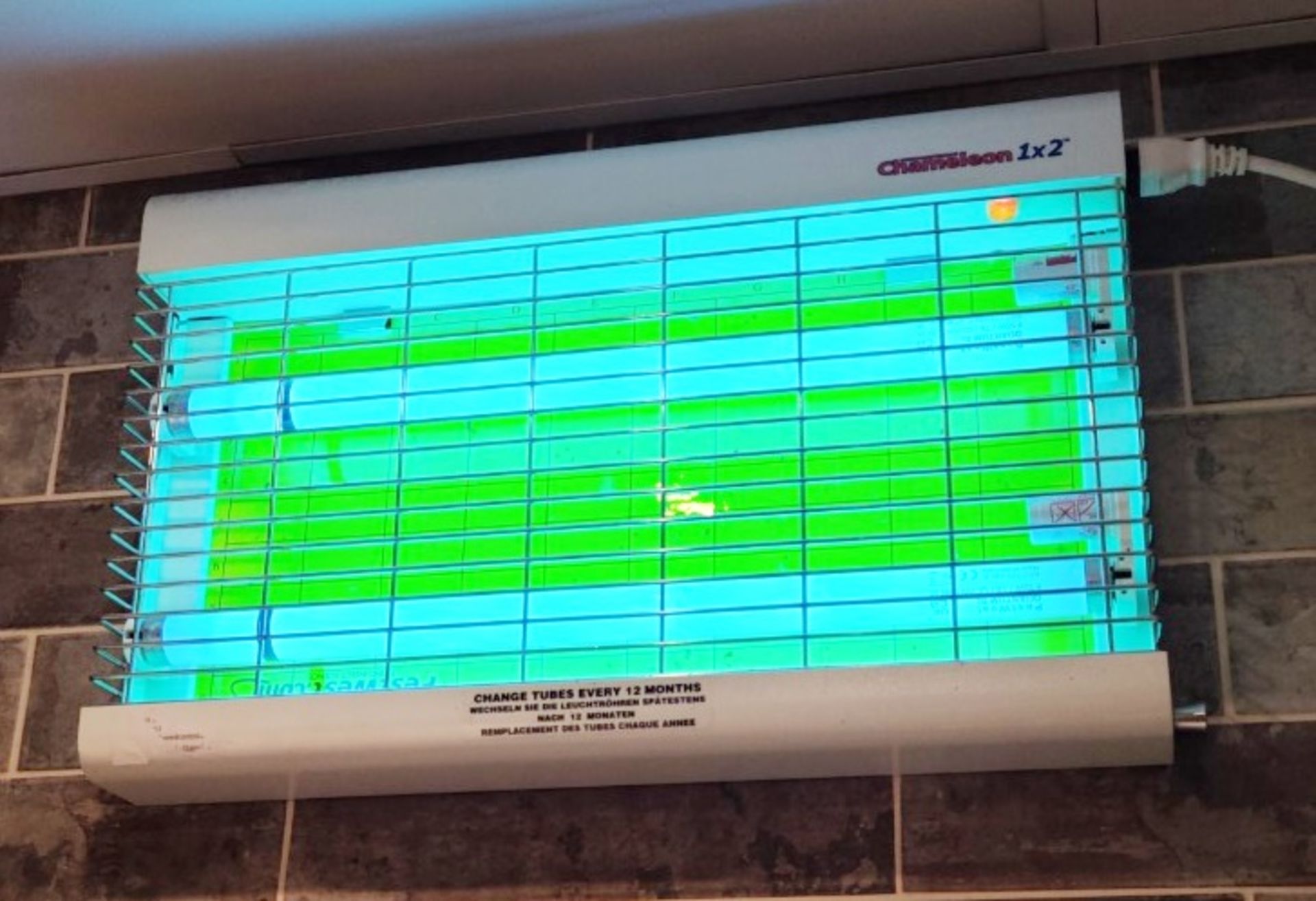 1 x CHAMELEON 1x2 Wall Mounted Ultra-Slim Electric Fly Killer For Food Preparation Areas - Image 2 of 5