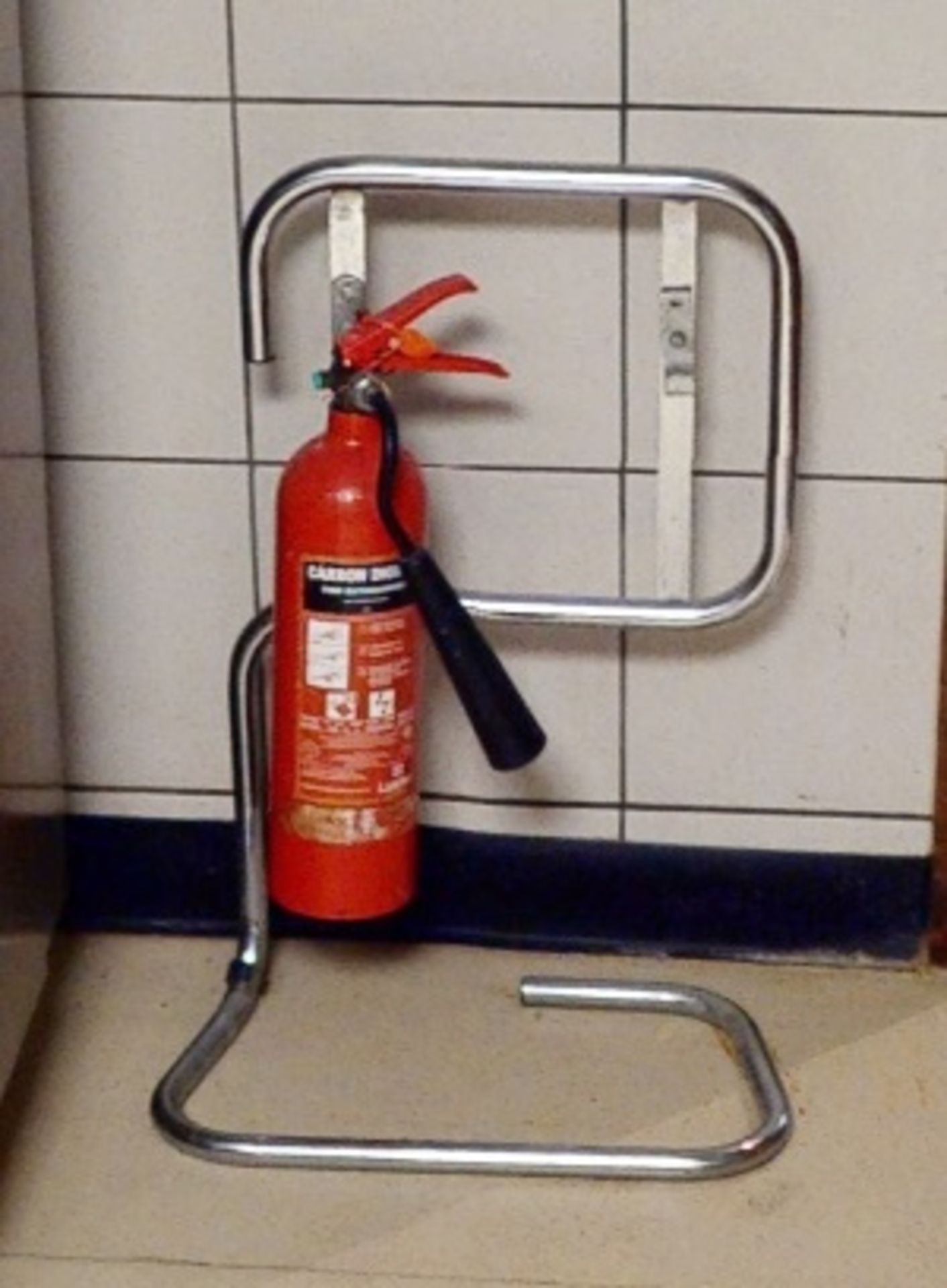 6 x Assorted Fire Extinguishers (2 x water, 4 x Carbon Dioxide) - Image 2 of 3