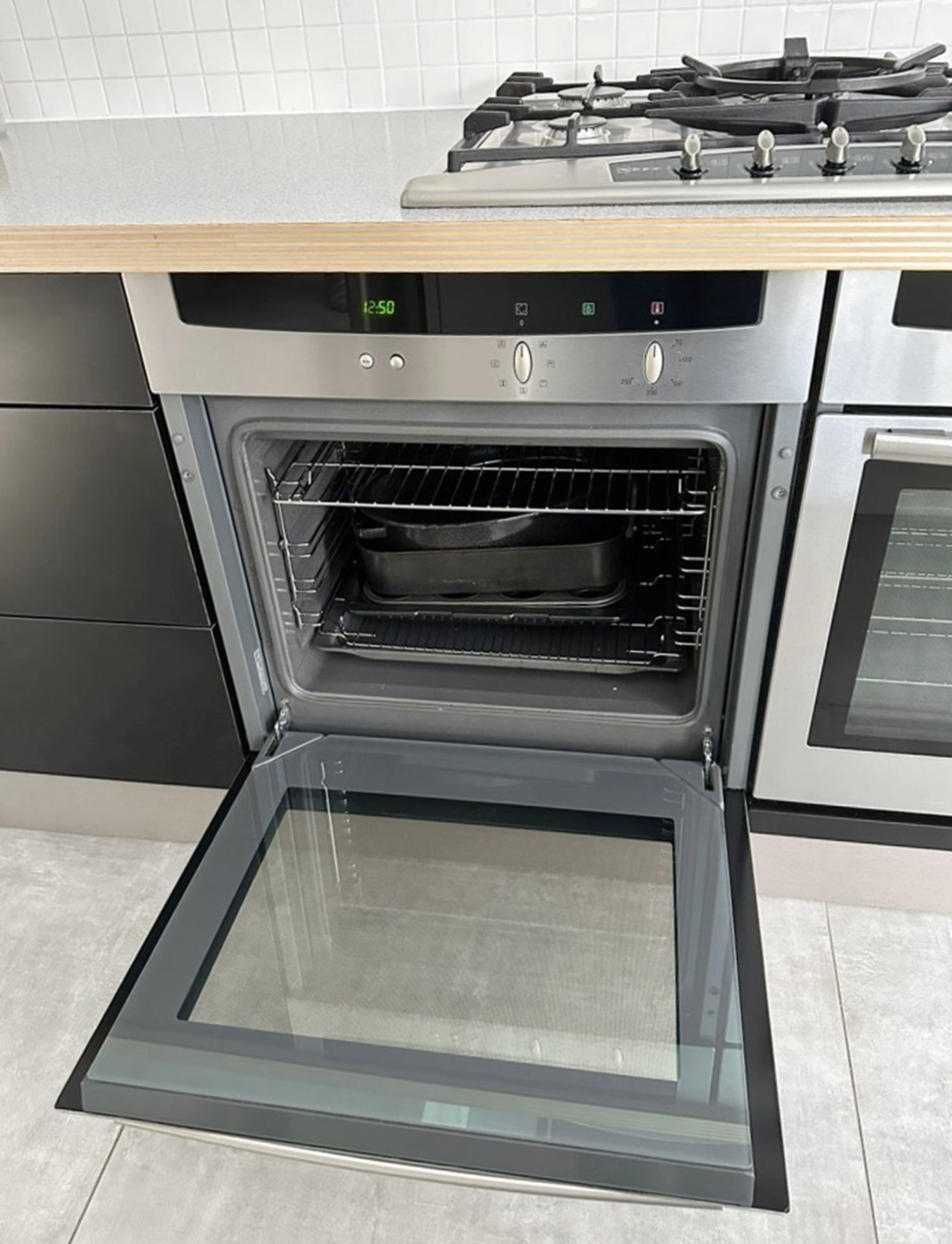 1 x Stunning SYSTEMAT Premium German Fitted Kitchen With NEFF Appliances, and Central Island - Image 16 of 41