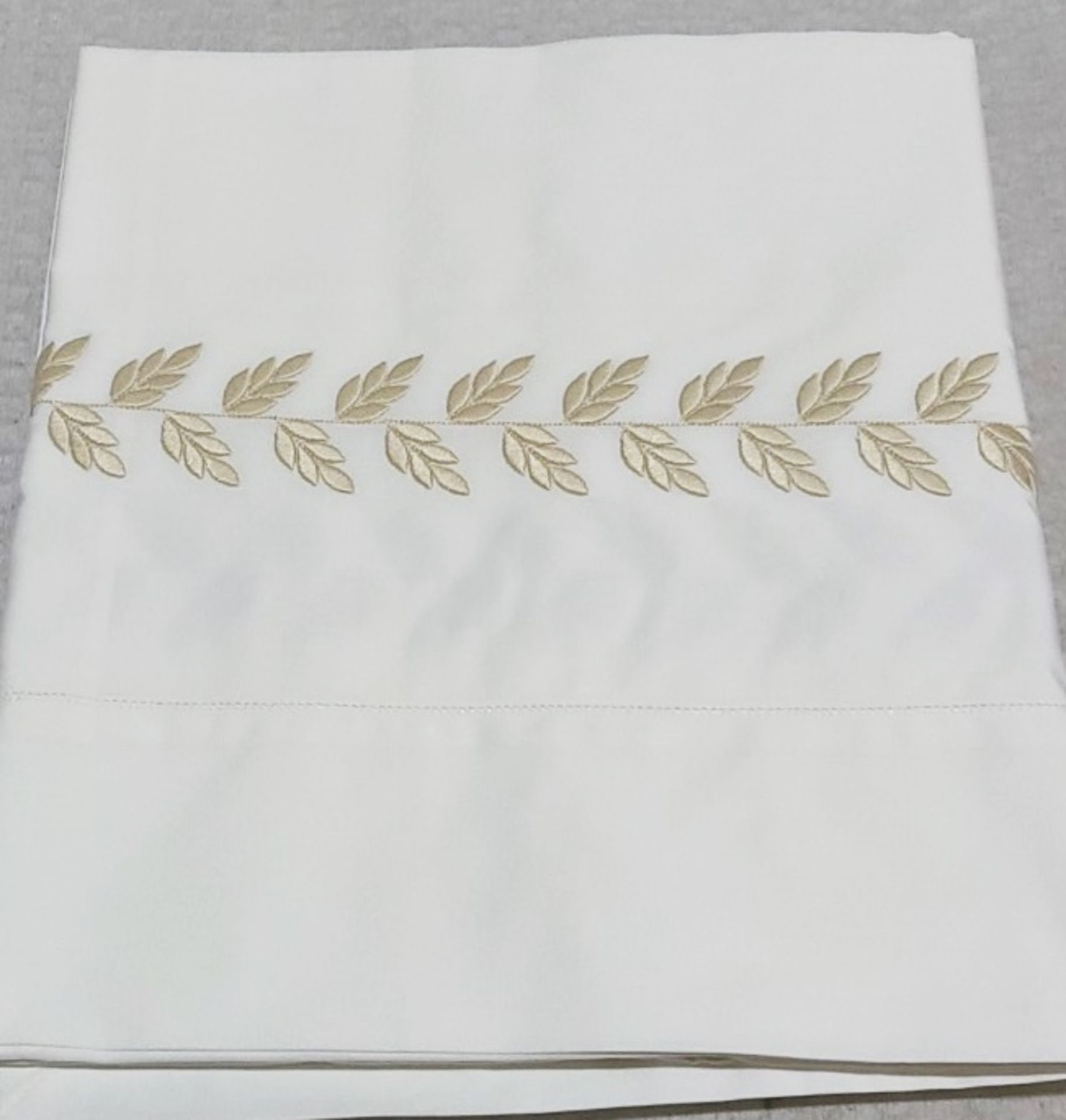 Set Of 2 PRATESI Bisanzio Golden Embroidered On Egyptian Cotton Angel Skin Shams 65x65cm - Image 5 of 5