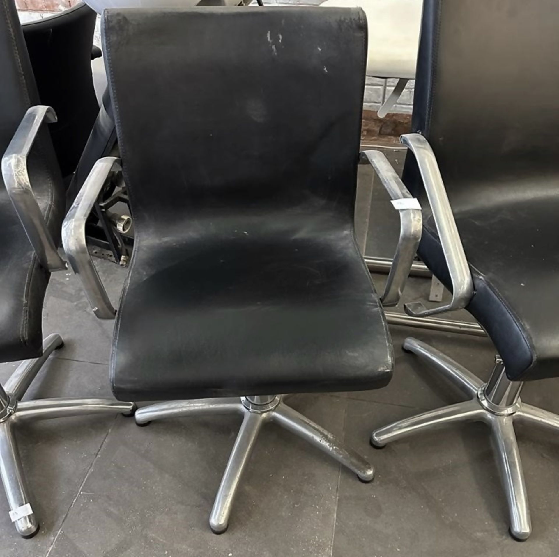9 x Commercial Stylists Chairs - From An Award-winning Chelsea Hair Salon - Ref: 012 - CL828 - - Image 2 of 6