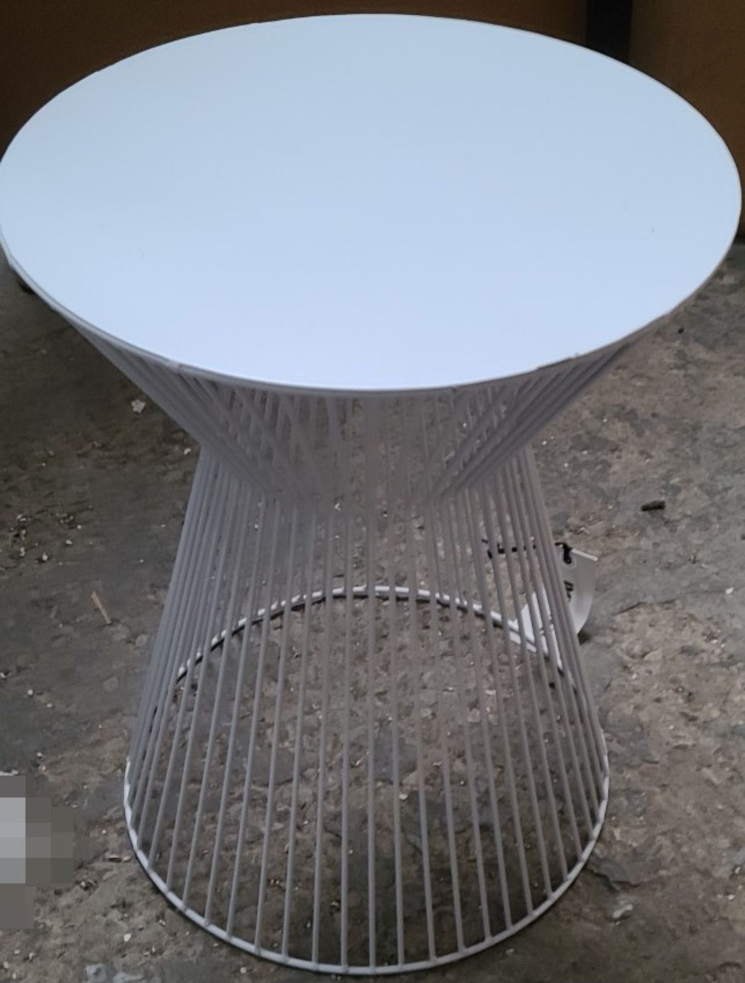 1 x WOOODS 'Suus' Slim And Lightweight White Side Wire Table In Powder Coating H:46cm - Image 3 of 5