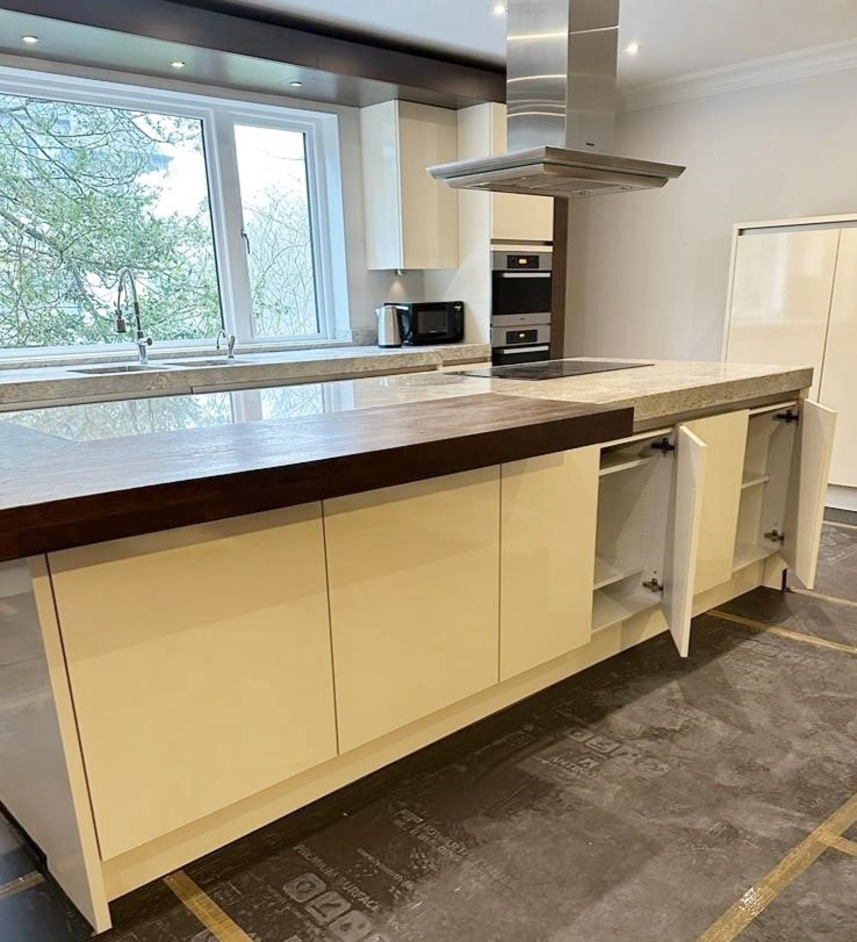 1 x Stunning SIEMATIC Luxury Fitted Handleless Kitchen With Marble Worktops - Original Cost £60,000 - Image 33 of 51