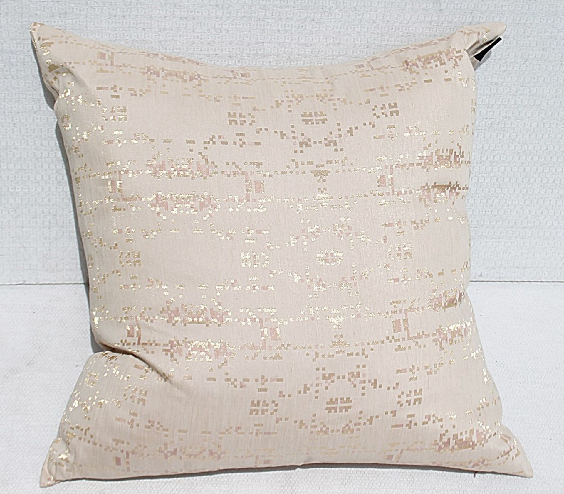 1 x BEATWOVEN 'Adage' Designer Large Weaved Silk Cushion - Original Price £295.00 - Ref: 5536778/