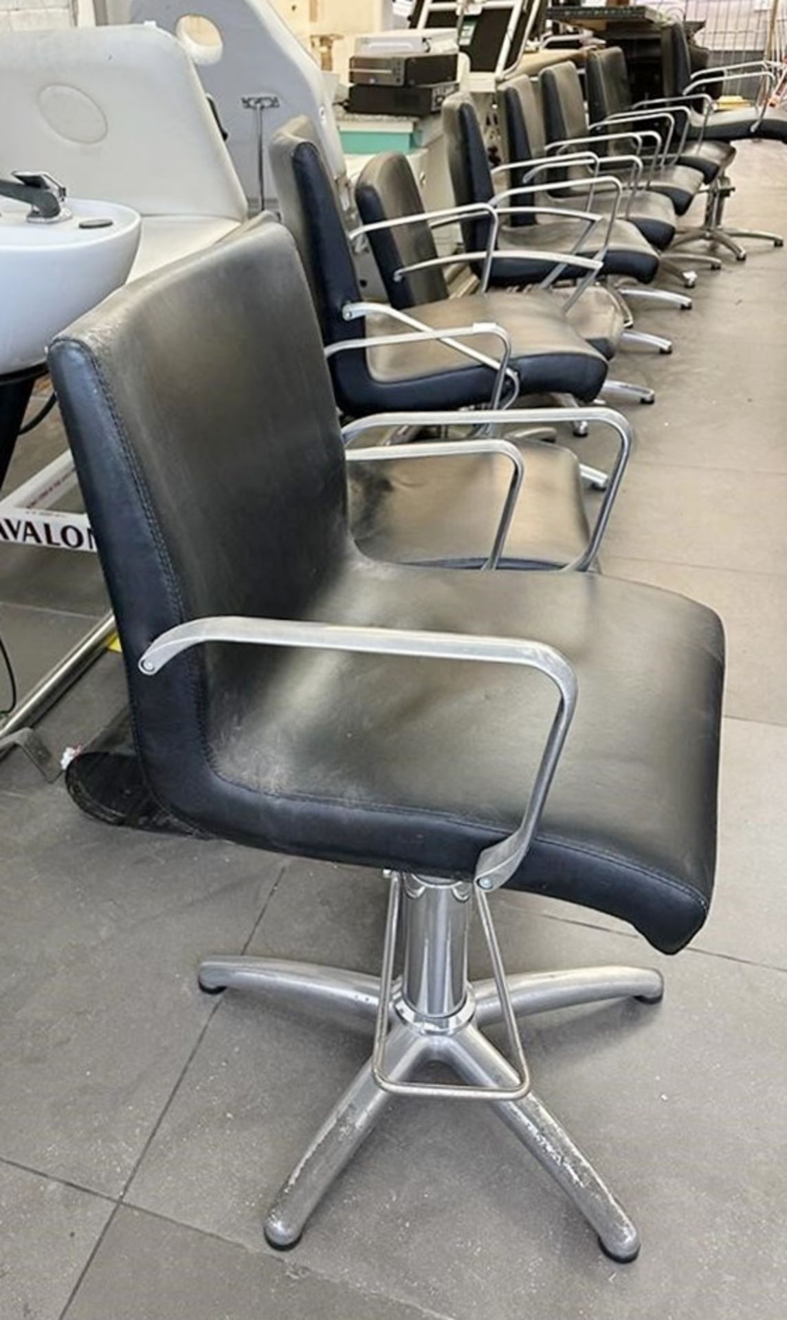 9 x Commercial Stylists Chairs - From An Award-winning Chelsea Hair Salon - Ref: 012 - CL828 -