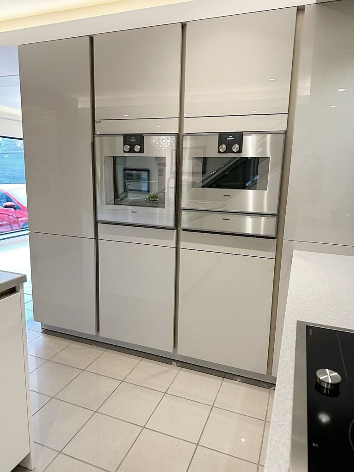 1 x SIEMATIC Contemporary 'S2' Fitted Kitchen In Gloss White And Grey *Ex-Display Showroom Model* - Image 9 of 16