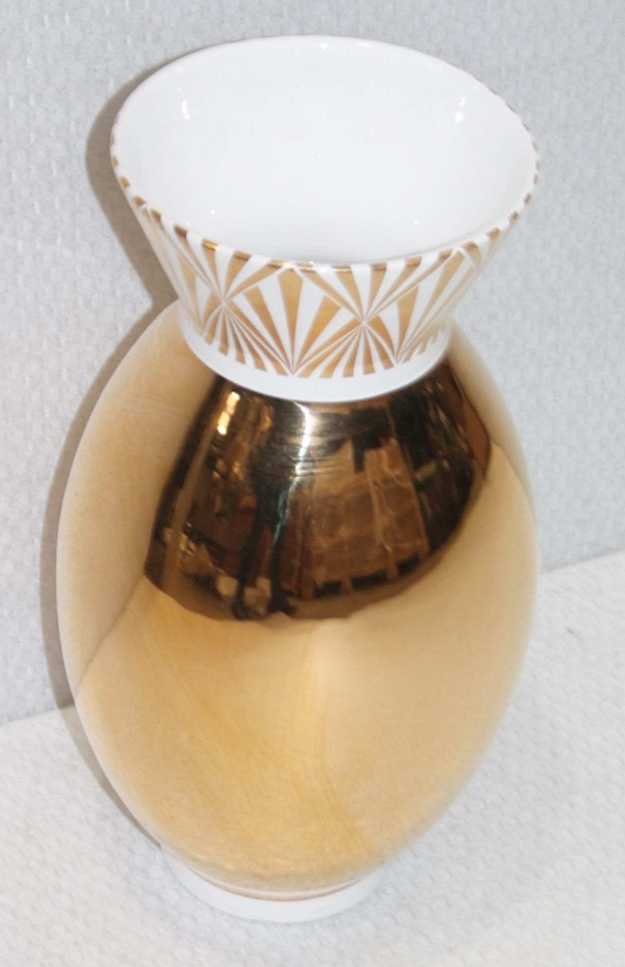 1 x VISIONNAIRE Large Luxury Vase Featuring An Art Deco Aesthetic And Gold Finish - Ref: HAS1588 - Image 2 of 3