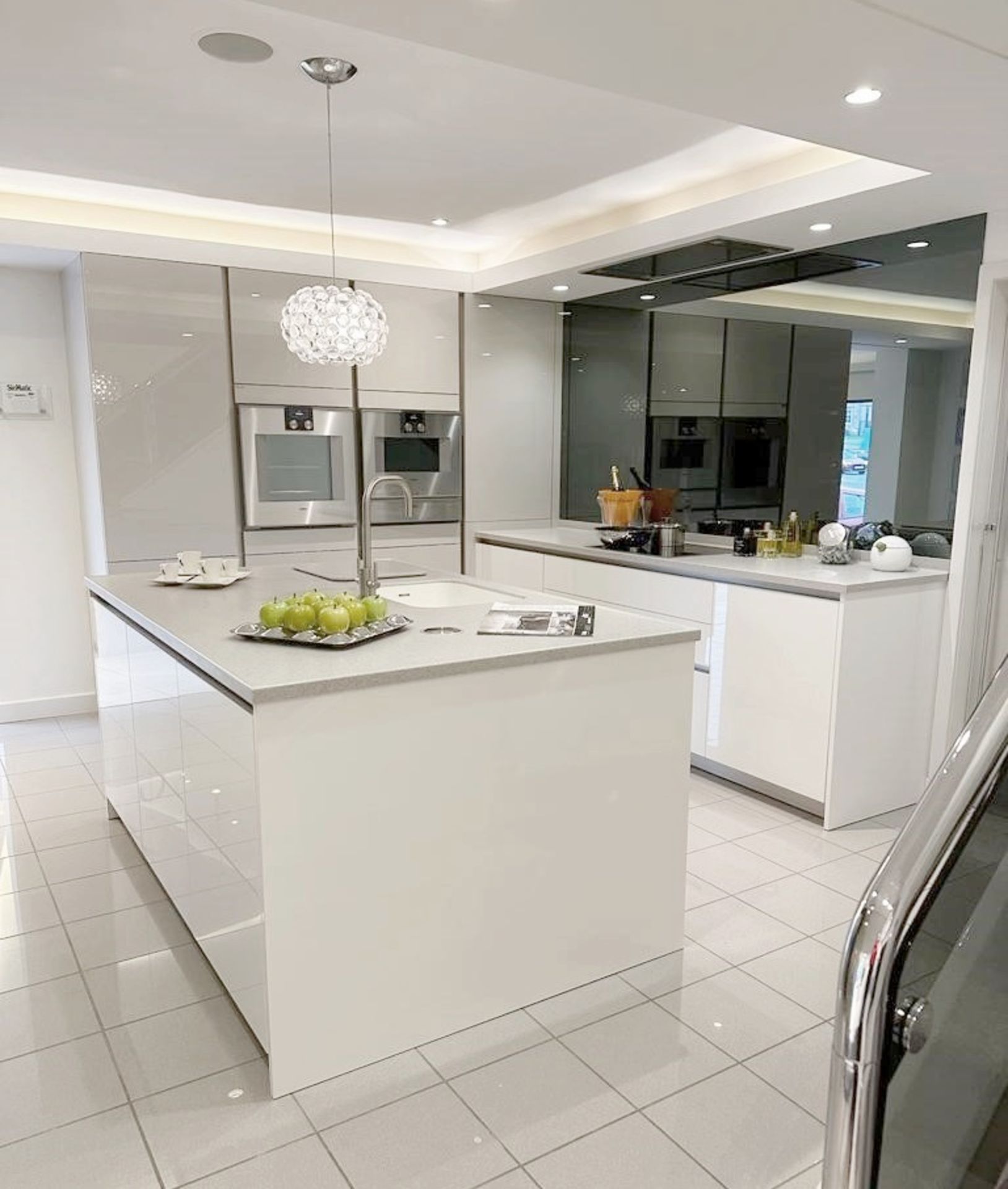 1 x SIEMATIC Contemporary 'S2' Fitted Kitchen In Gloss White And Grey *Ex-Display Showroom Model*