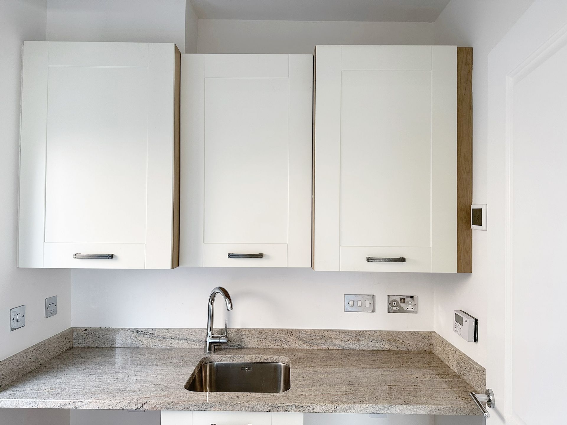 1 x SYMPHONY Contemporary Bespoke Fitted Shaker-Style Kitchen, With Branded Appliances, Granite Tops - Image 36 of 36