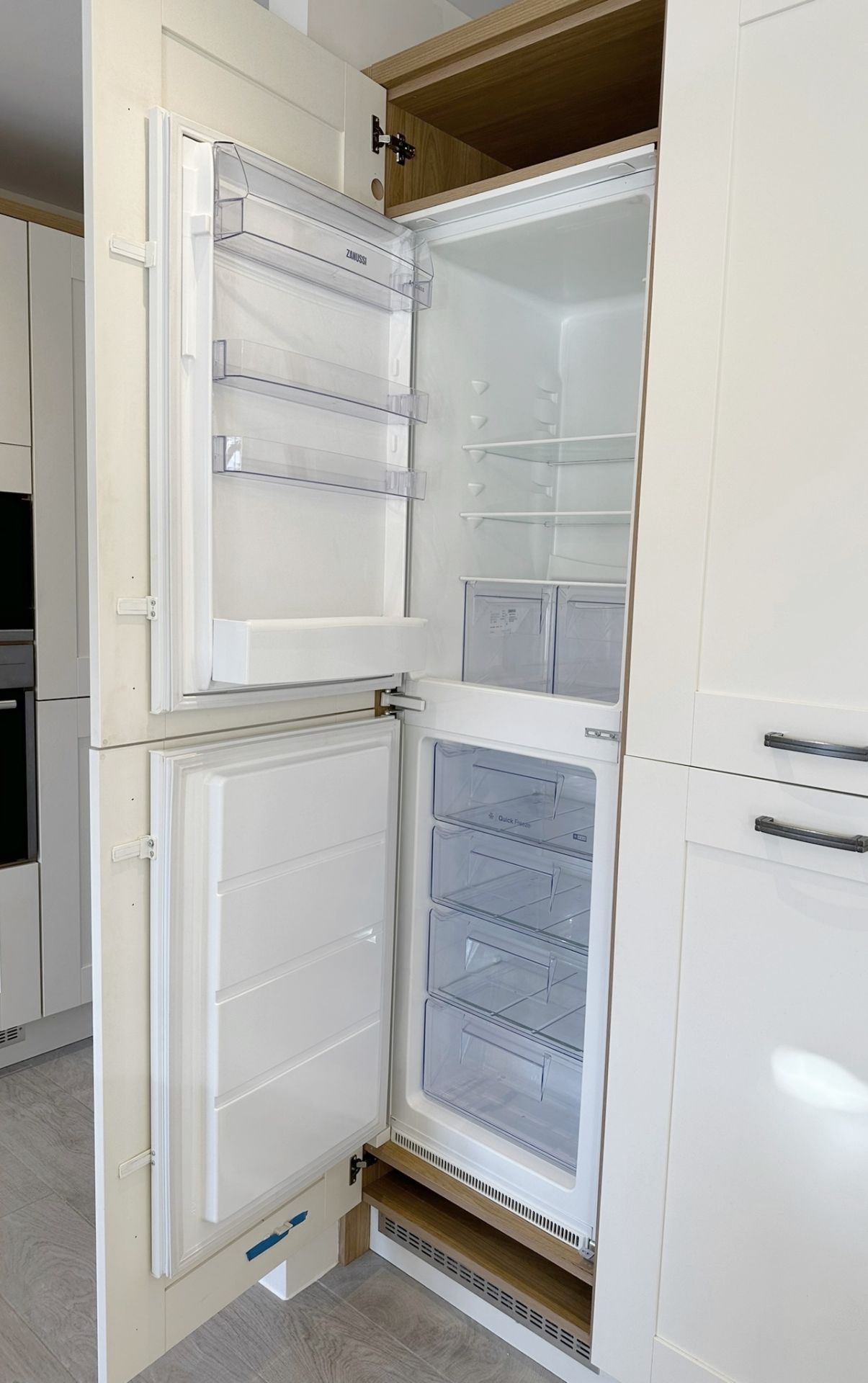 1 x SYMPHONY Contemporary Bespoke Fitted Shaker-Style Kitchen, With Branded Appliances, Granite Tops - Image 8 of 36