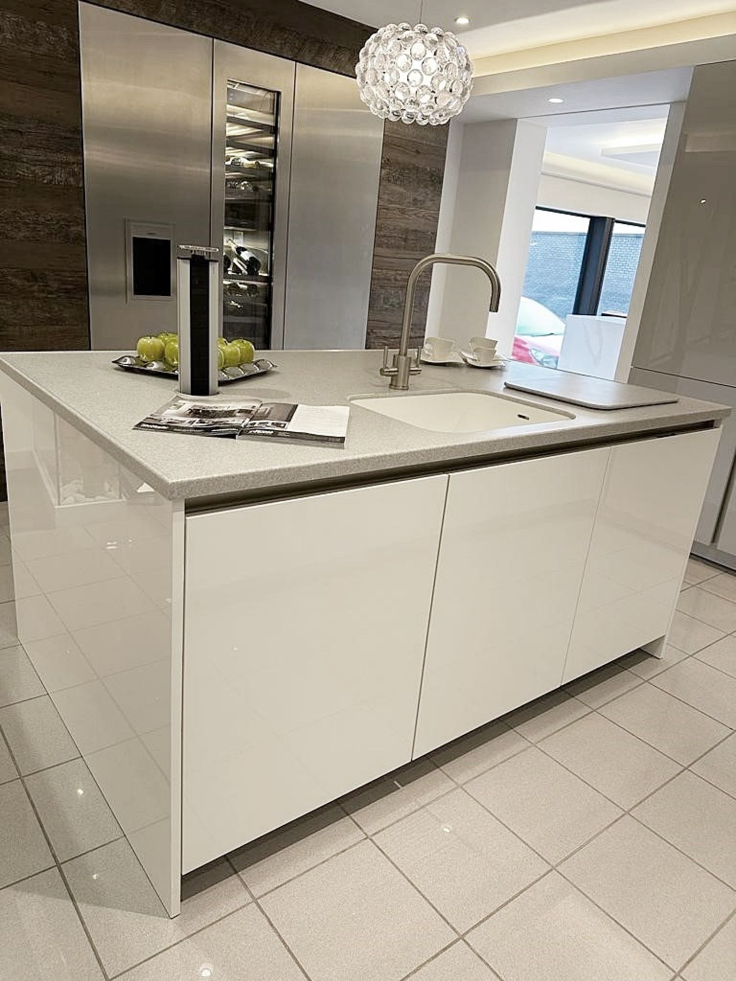 1 x SIEMATIC Contemporary 'S2' Fitted Kitchen In Gloss White And Grey *Ex-Display Showroom Model* - Image 3 of 16