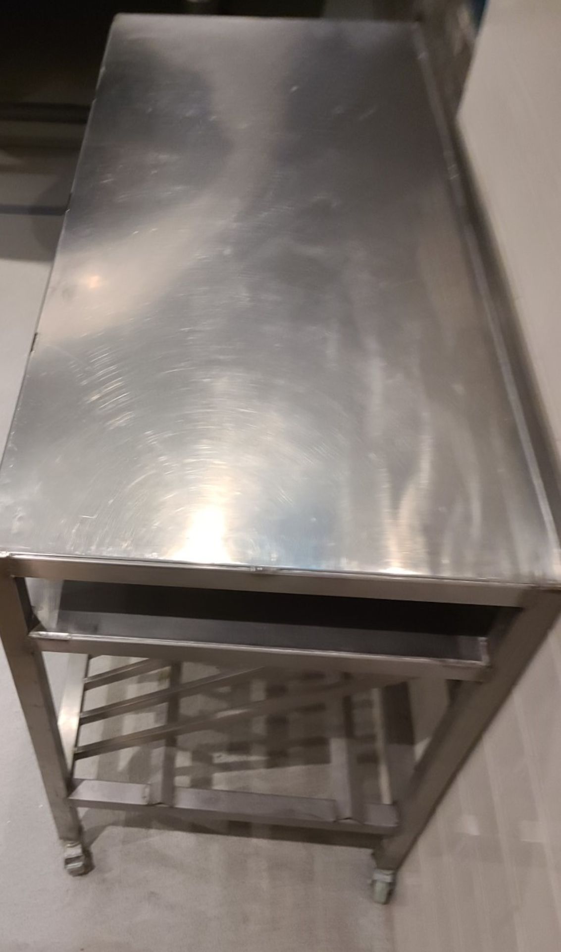 1 X Stainless Steel Transportable Pizza Preparation Table, With 20 Racks For Pizza Pans & 2 Shelves - Image 2 of 2