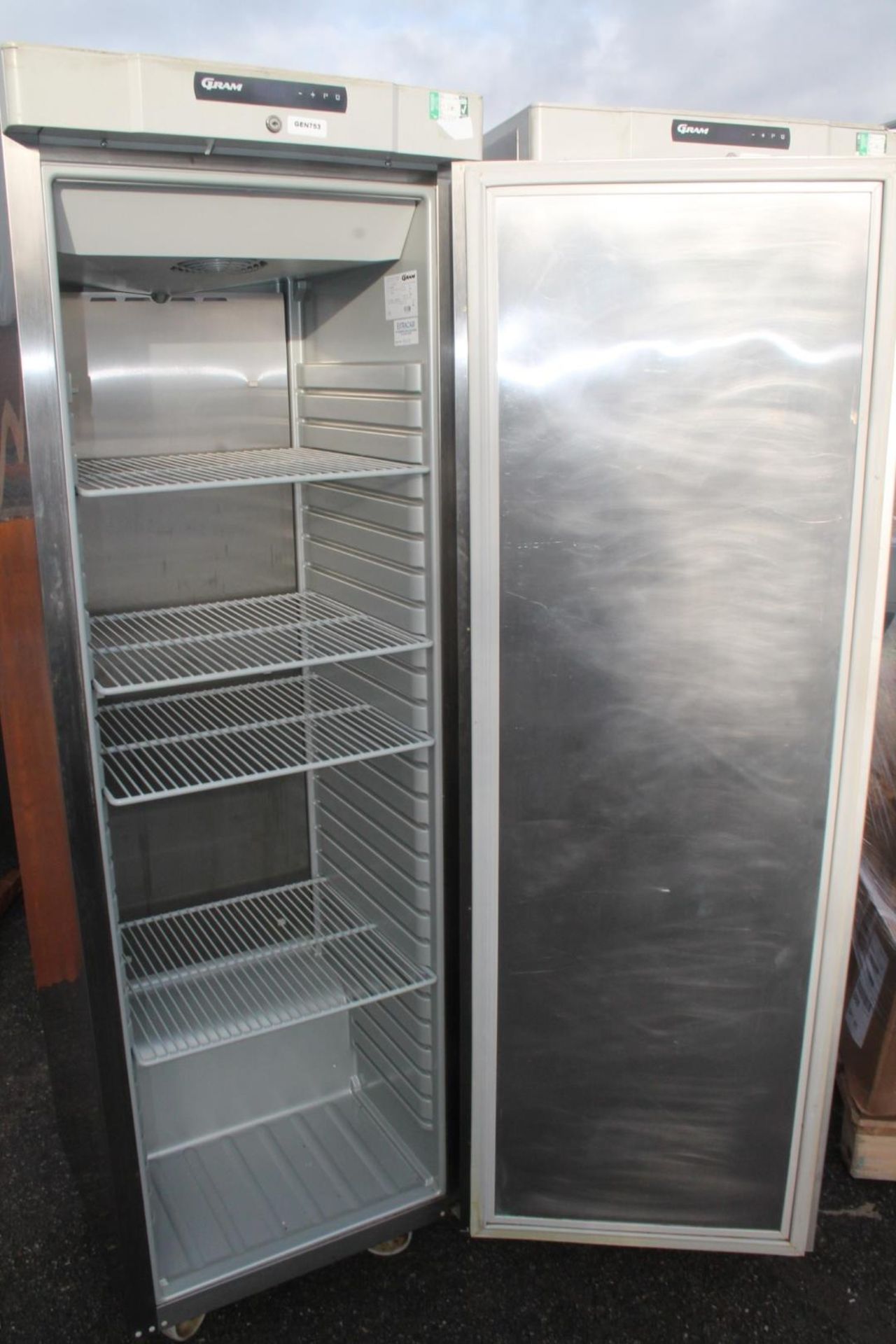 1 x GRAM Stainless Steel Commercial Upright Freezer - Ref: GEN753 WH2 - CL811 BEL - Location: - Image 5 of 6